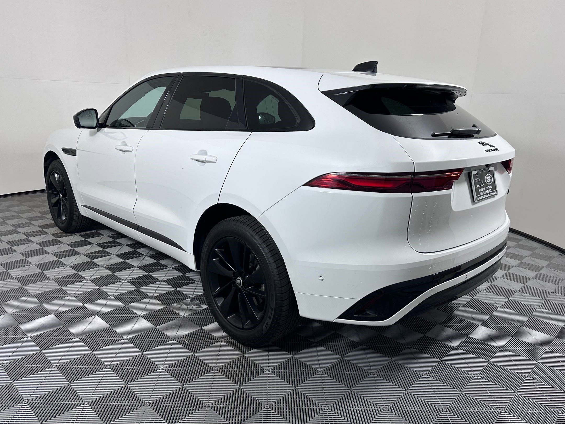 2026 Jaguar F-PACE P250 R-Dynamic S photo 3