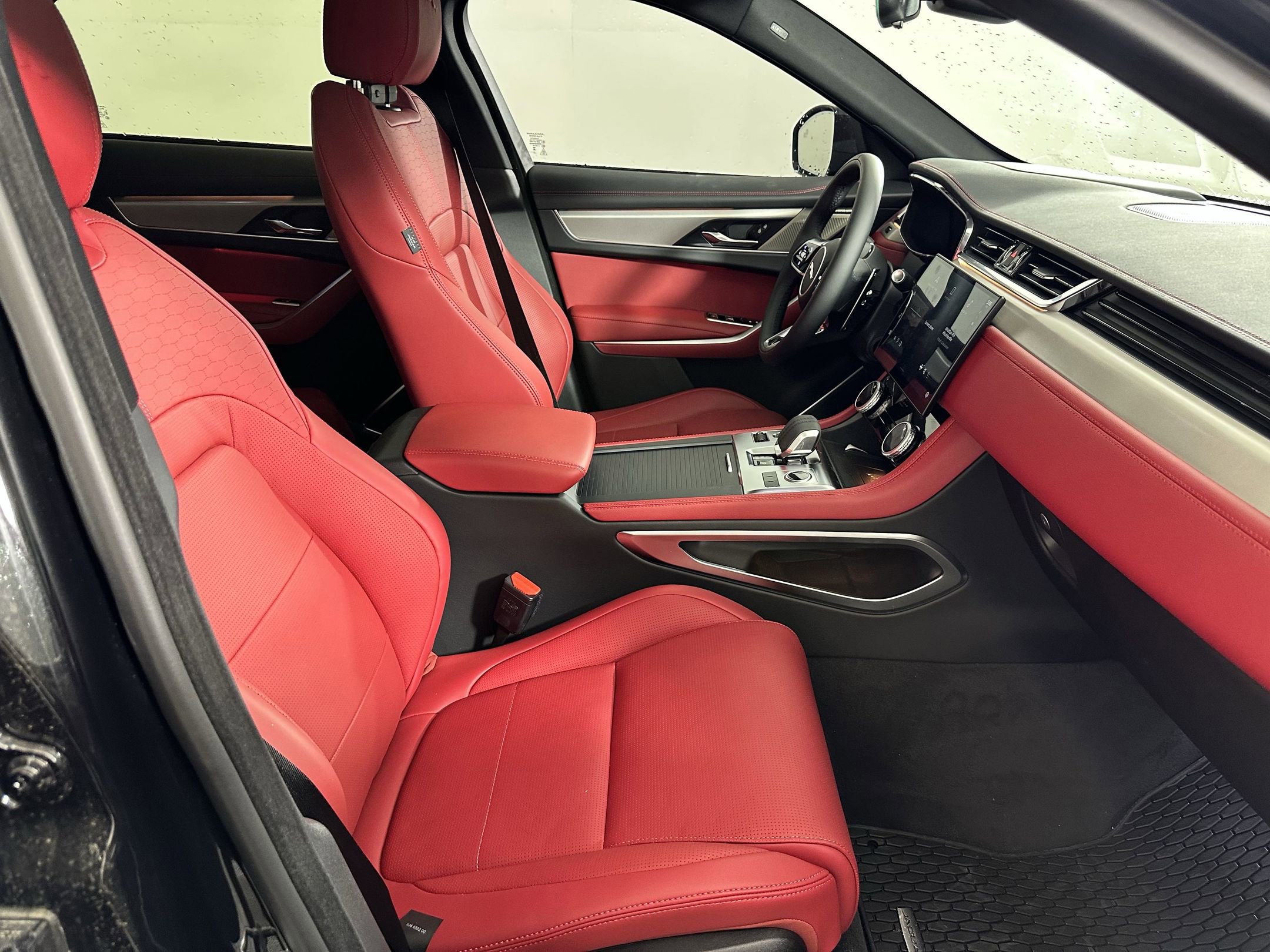 2026 Jaguar F-Pace R-Dynamic S - Photo 19