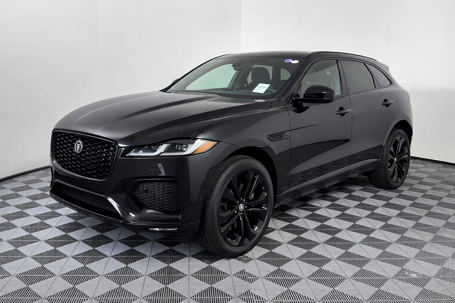 2026 Jaguar F-Pace R-Dynamic S's photo