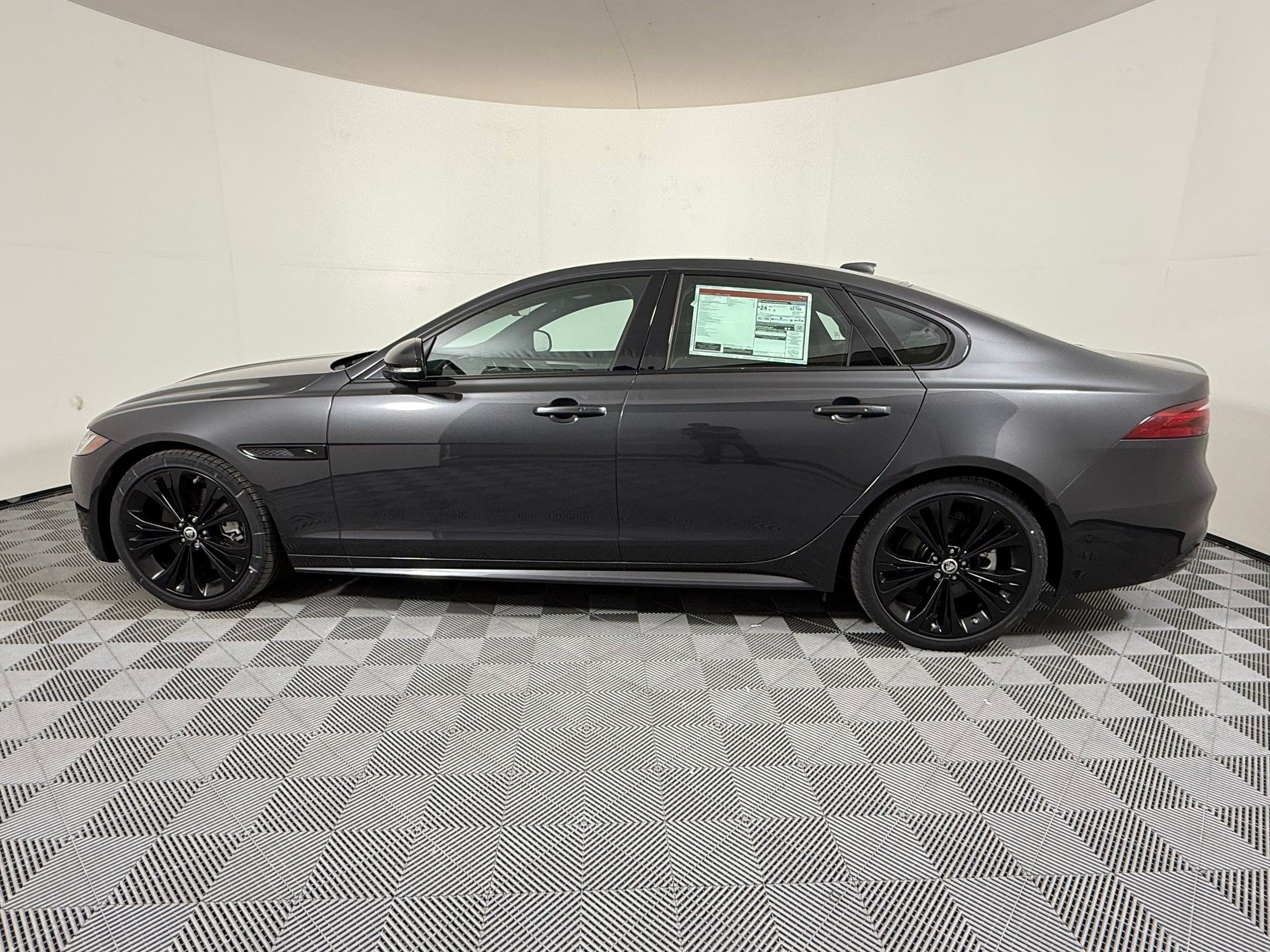 XF R-Dynamic SE Sedan