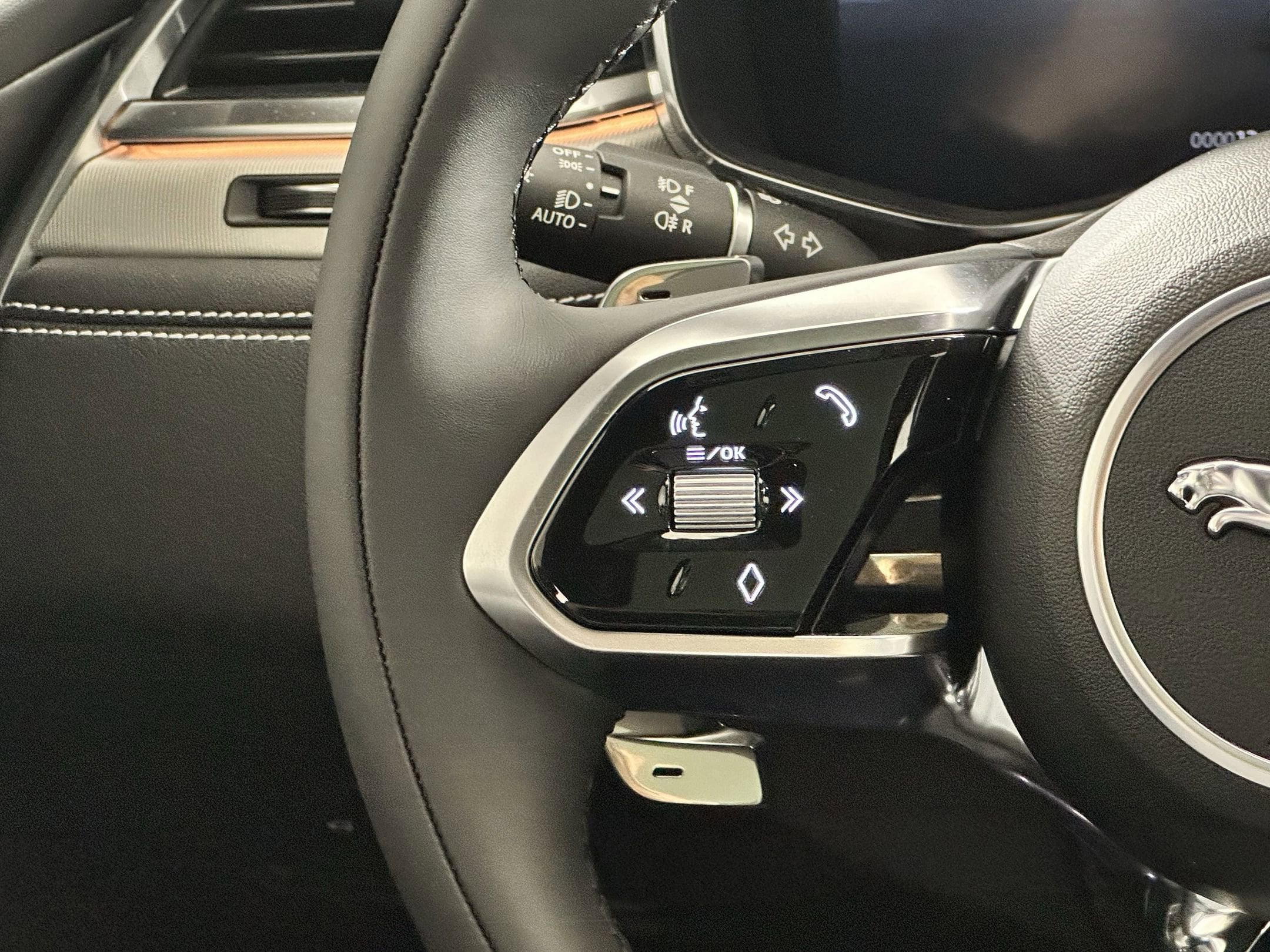 2026 Jaguar F-Pace R-Dynamic S - Photo 15