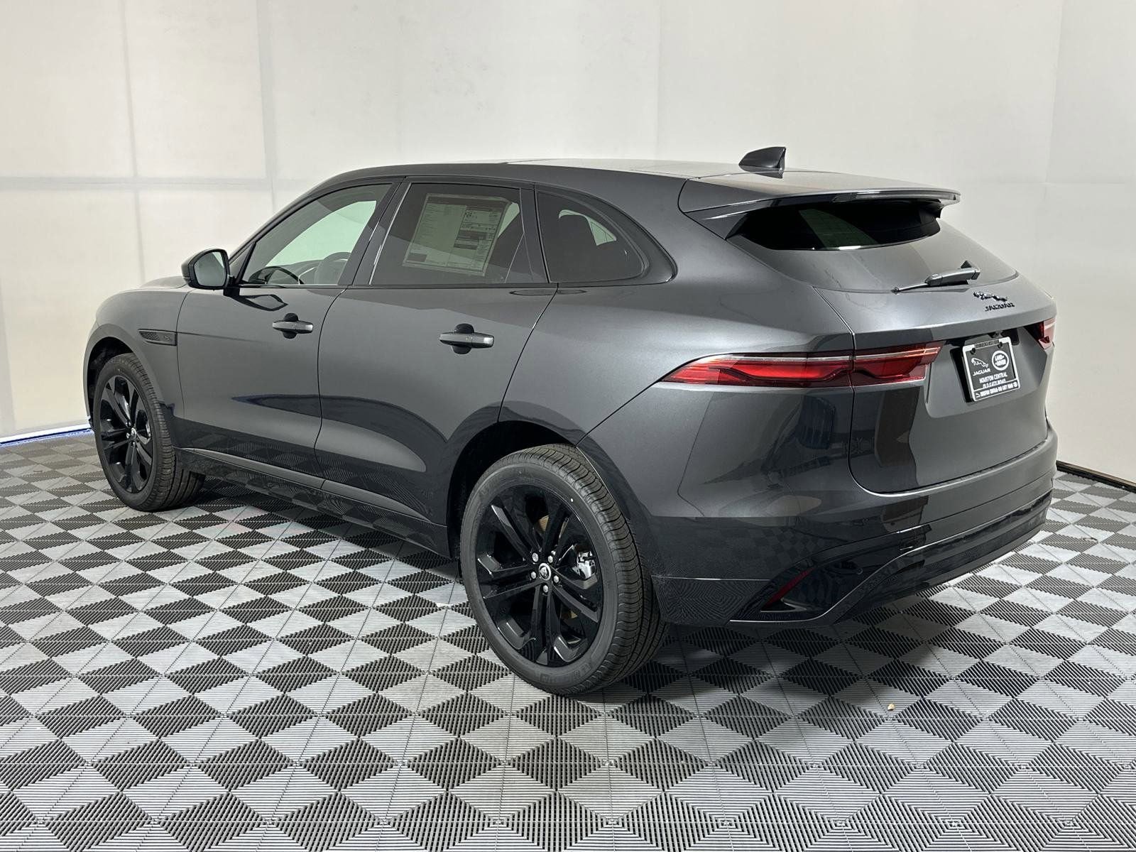 2025 Jaguar F-PACE R-Dynamic S photo 3