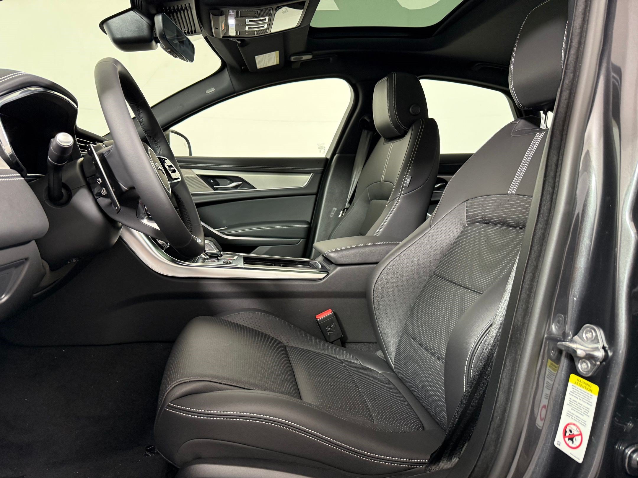XF R-Dynamic SE Sedan
