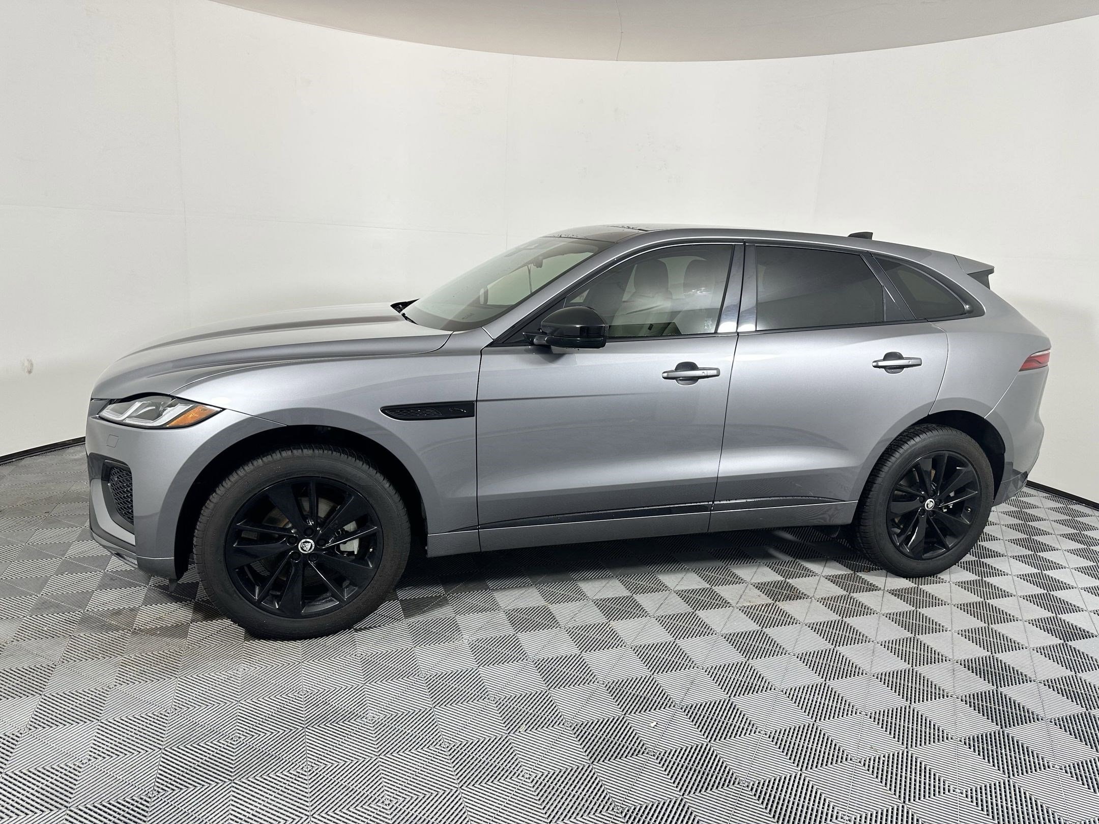 2025 Jaguar F-PACE R-Dynamic S