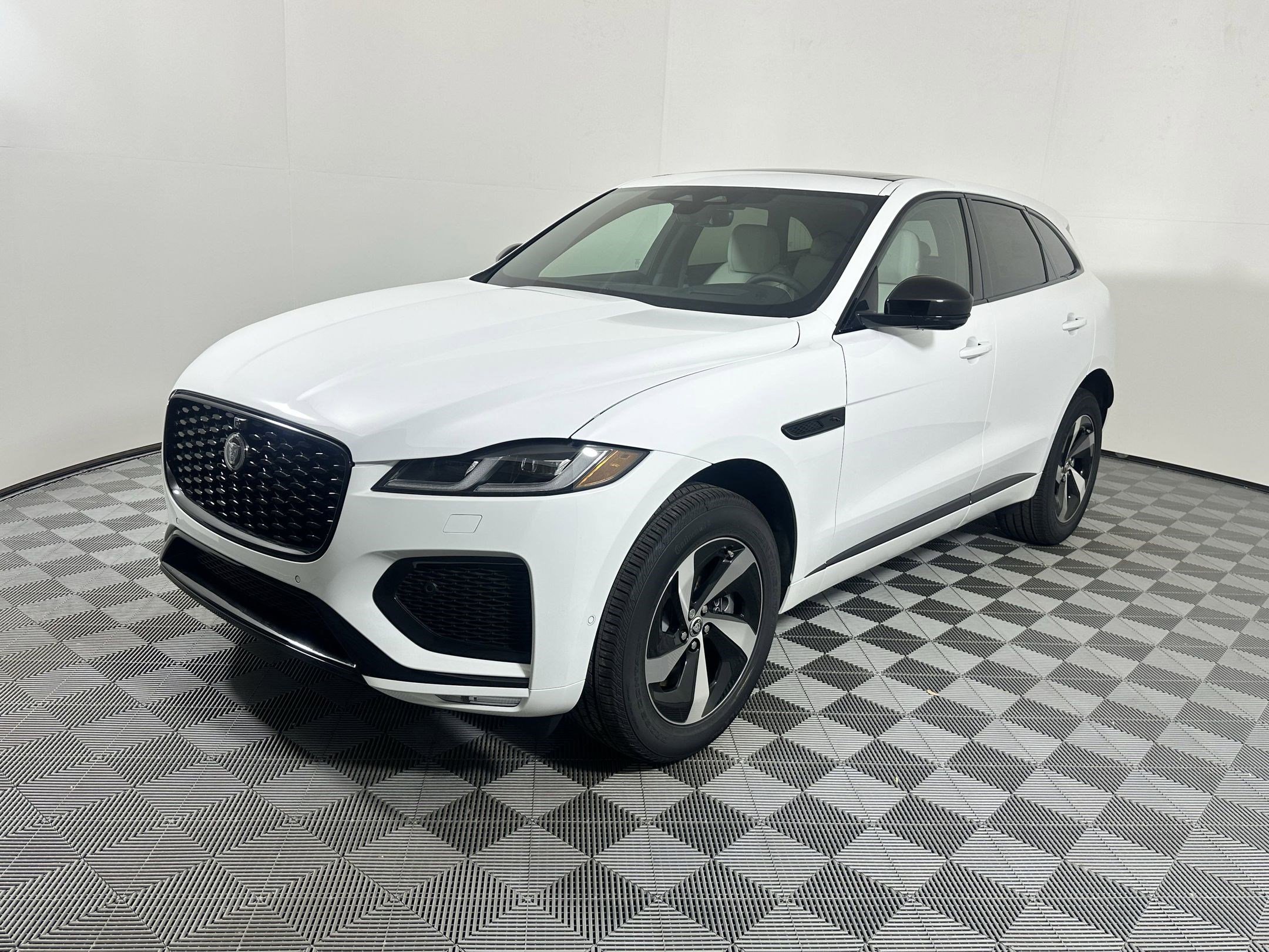 2026 Jaguar F-PACE P250 R-Dynamic S's photo