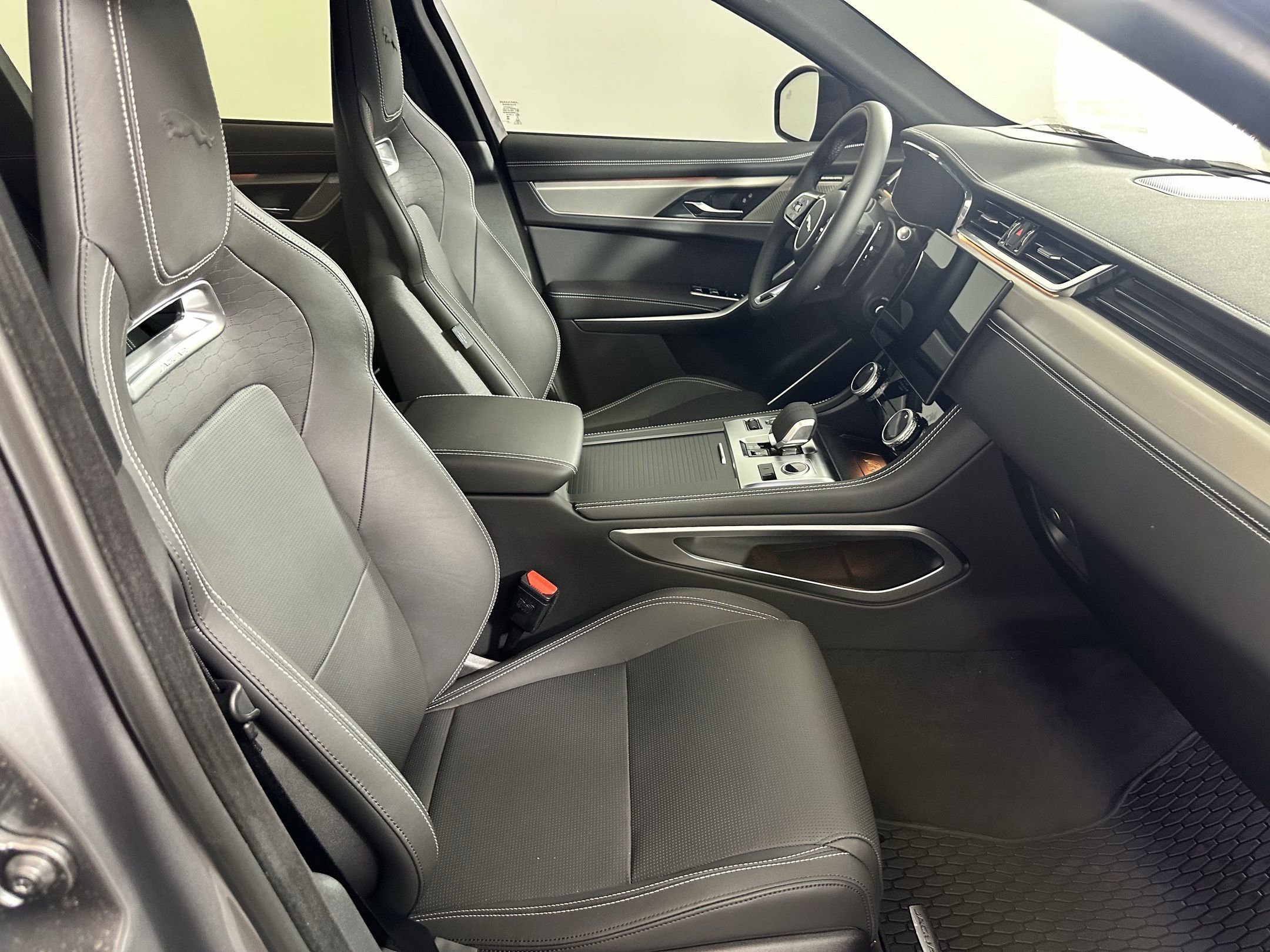 2026 Jaguar F-Pace R-Dynamic S - Photo 19