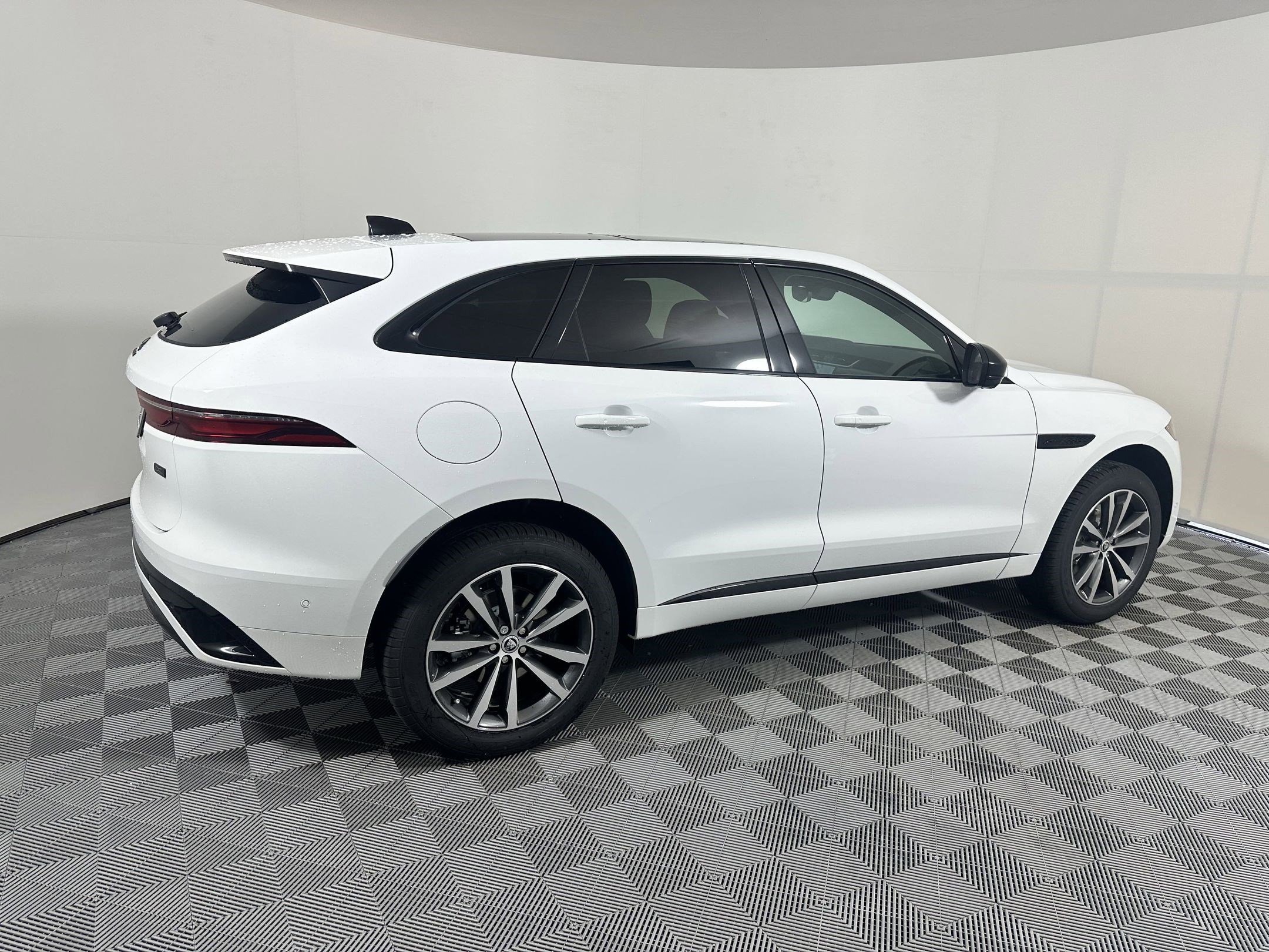 2026 Jaguar F-Pace R-Dynamic S - Photo 20