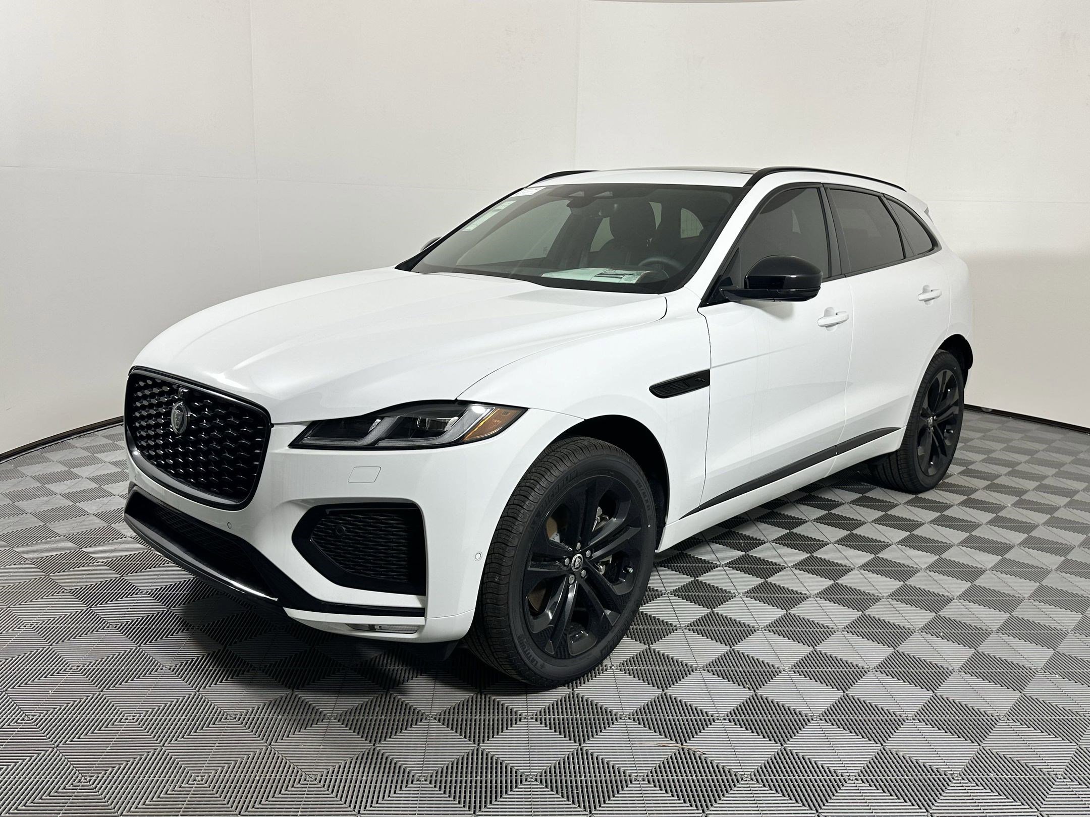 2026 Jaguar F-PACE P250 R-Dynamic S's photo