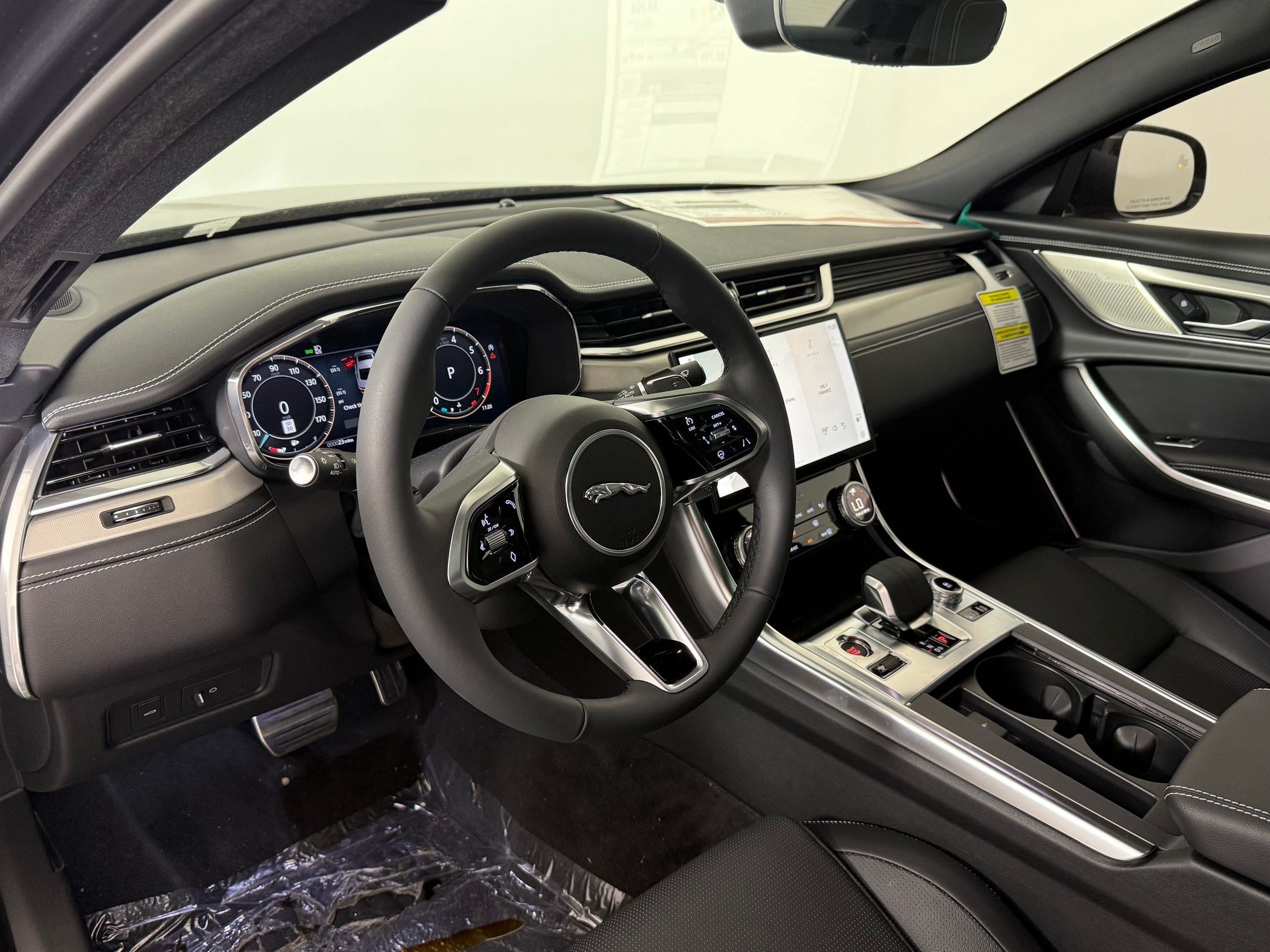XF R-Dynamic SE Sedan