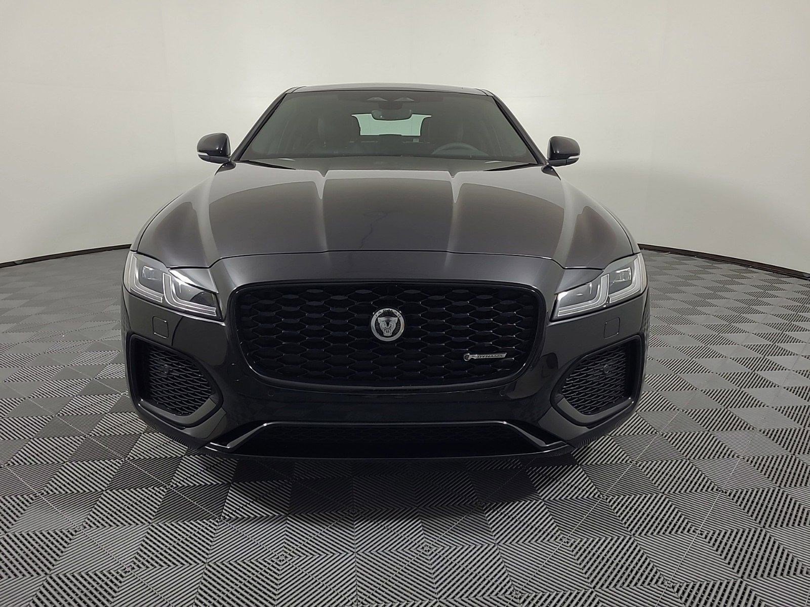 2024 Jaguar XF R-Dynamic SE photo 2