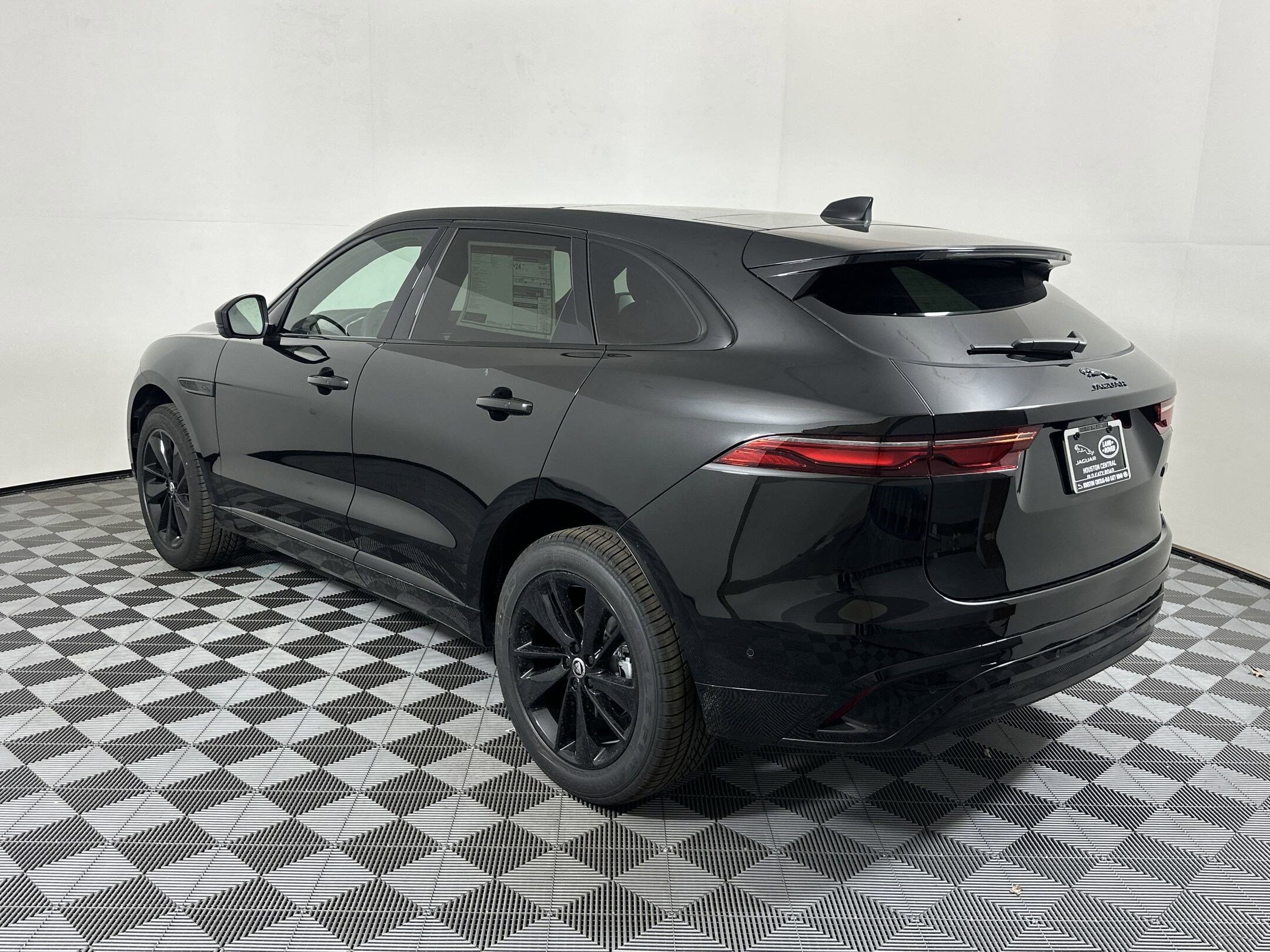 2026 Jaguar F-PACE P250 R-Dynamic S photo 2
