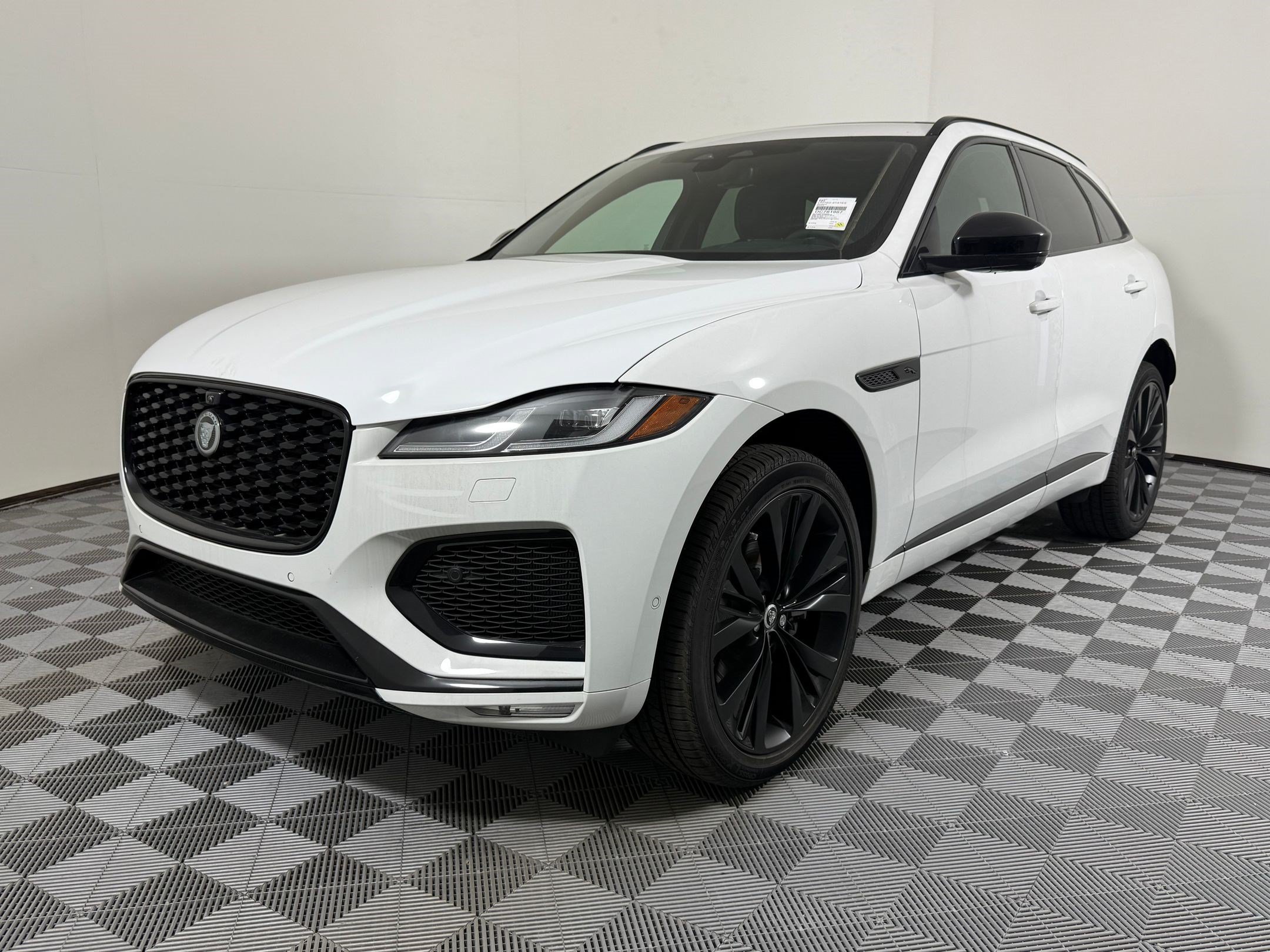 2026 Jaguar F-PACE P400 R-Dynamic S's photo