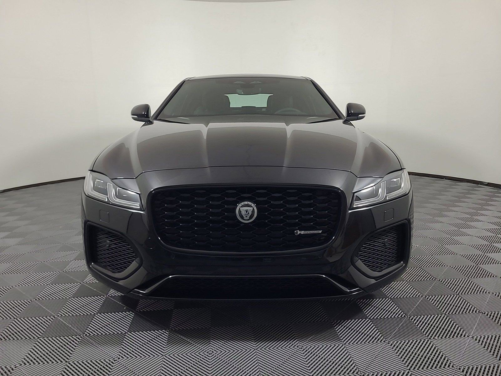 2024 Jaguar XF P250 R-Dynamic SE photo 2