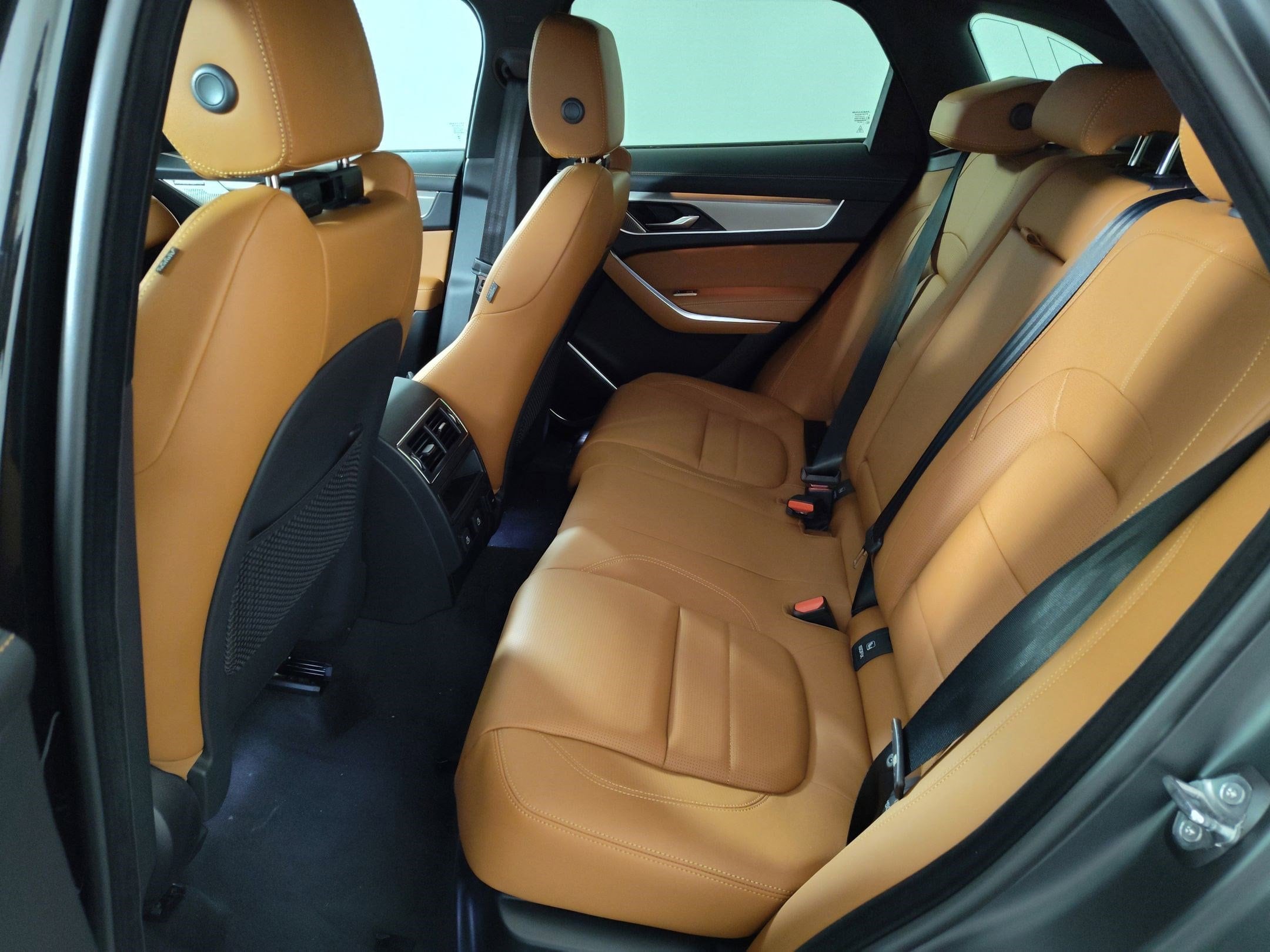 2026 Jaguar F-Pace R-Dynamic S - Photo 11