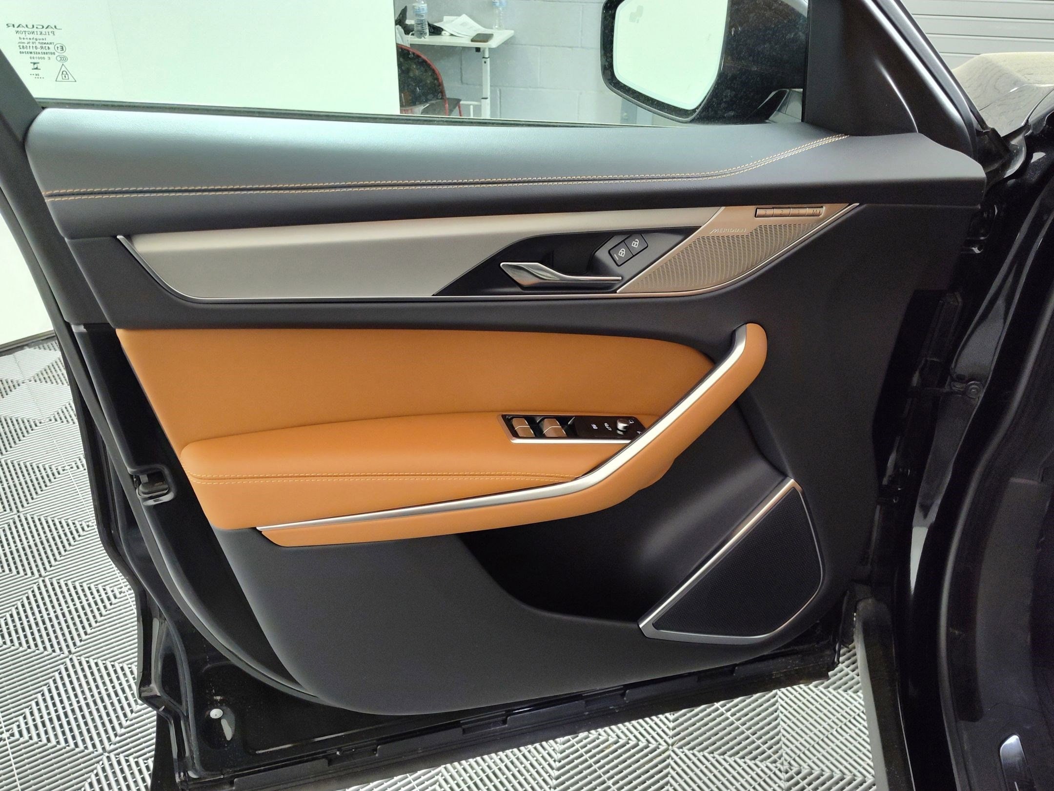 2026 Jaguar F-Pace R-Dynamic S - Photo 12