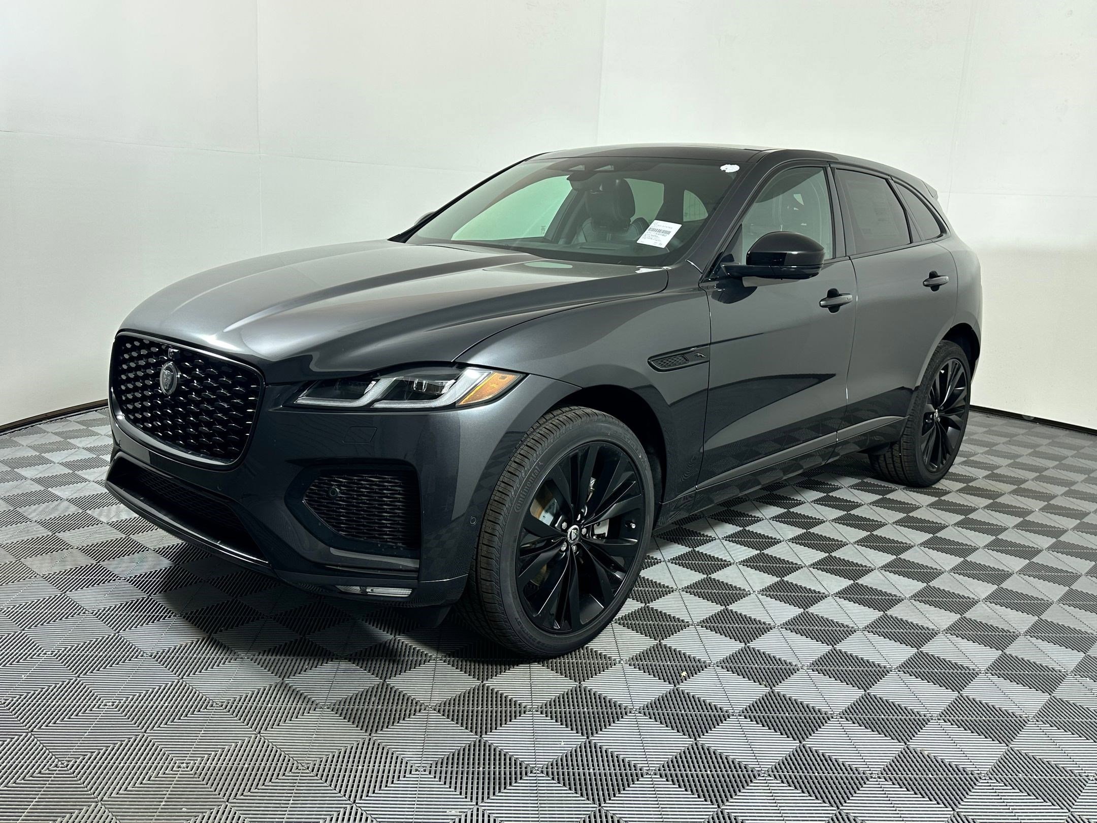 2026 Jaguar F-Pace R-Dynamic S's photo