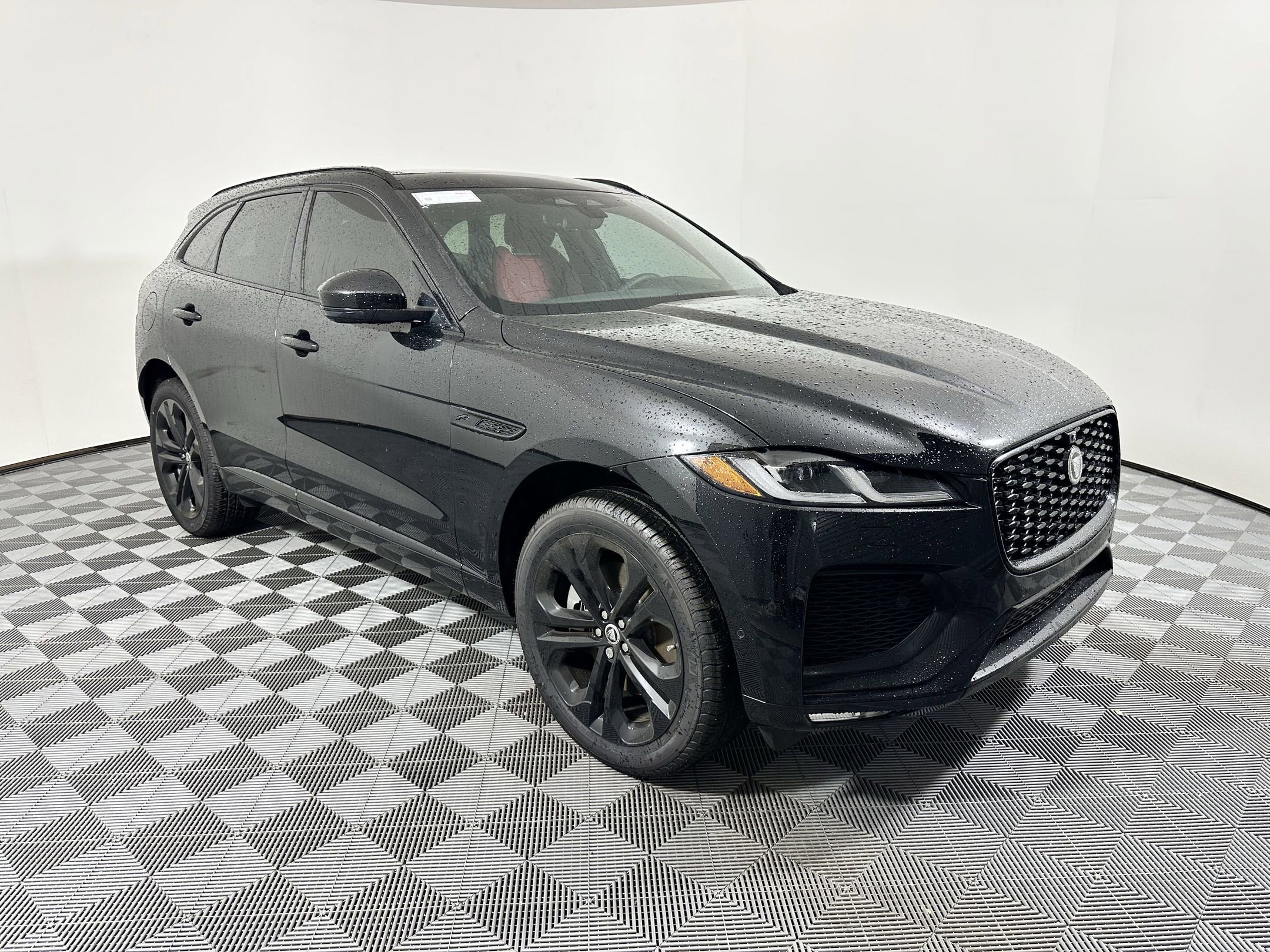 2026 Jaguar F-Pace R-Dynamic S - Photo 6