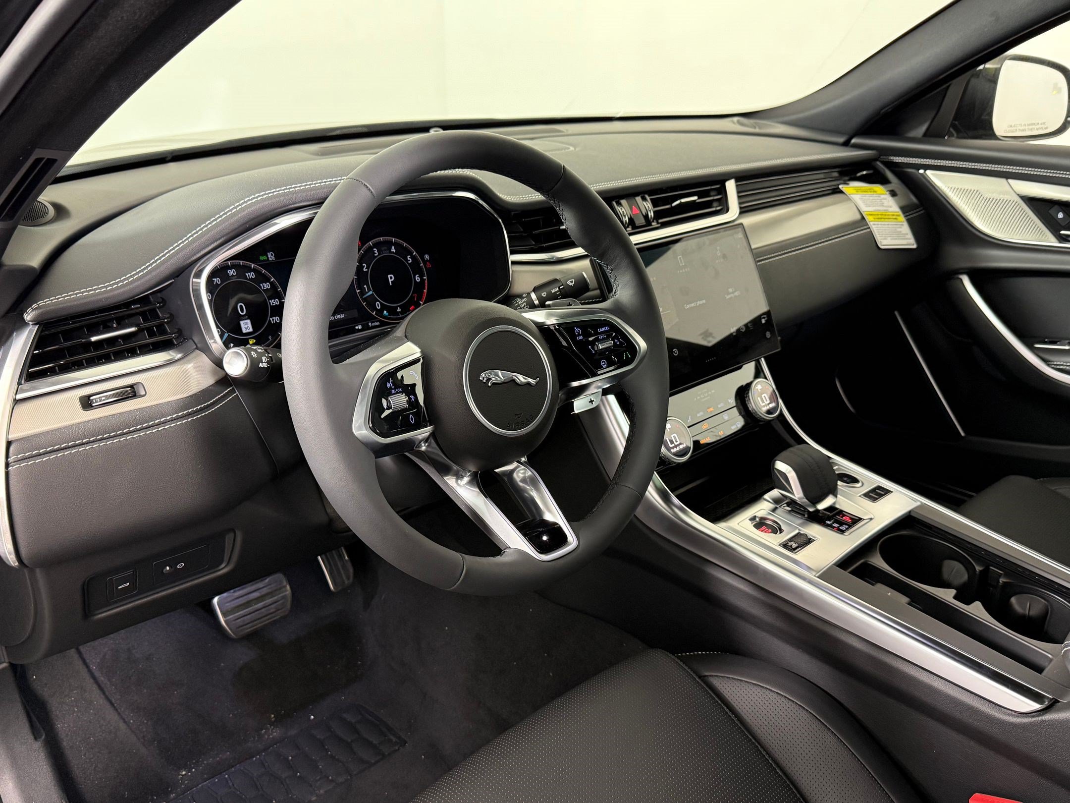 XF R-Dynamic SE Sedan