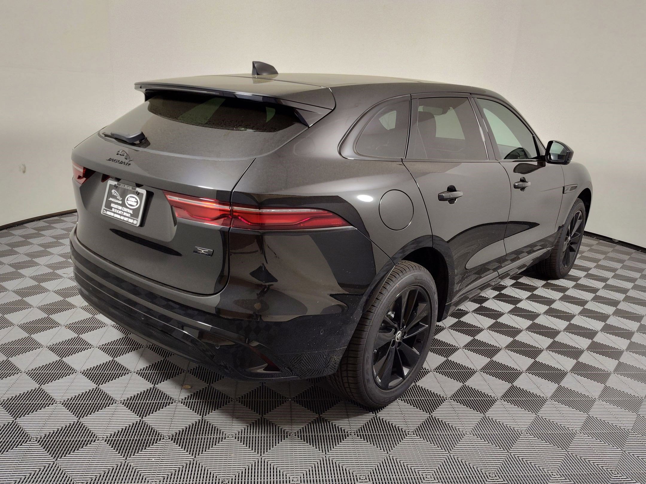 2026 Jaguar F-Pace R-Dynamic S - Photo 7