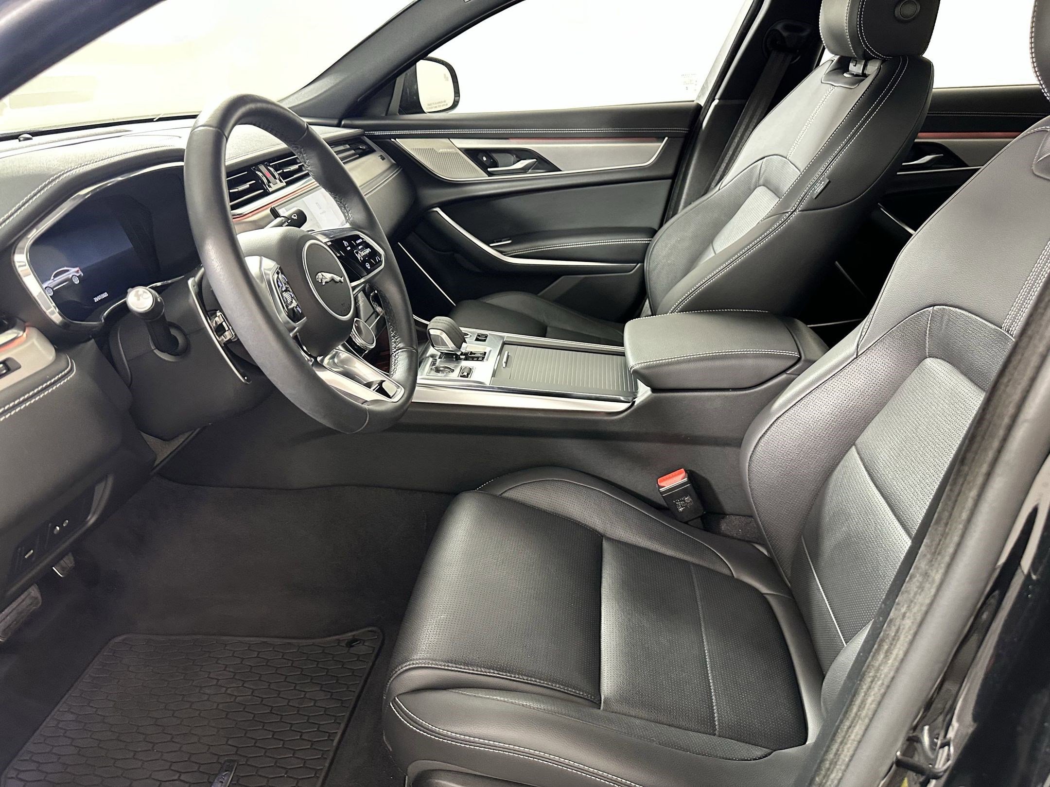 2024 Jaguar XF R-Dynamic SE photo 4
