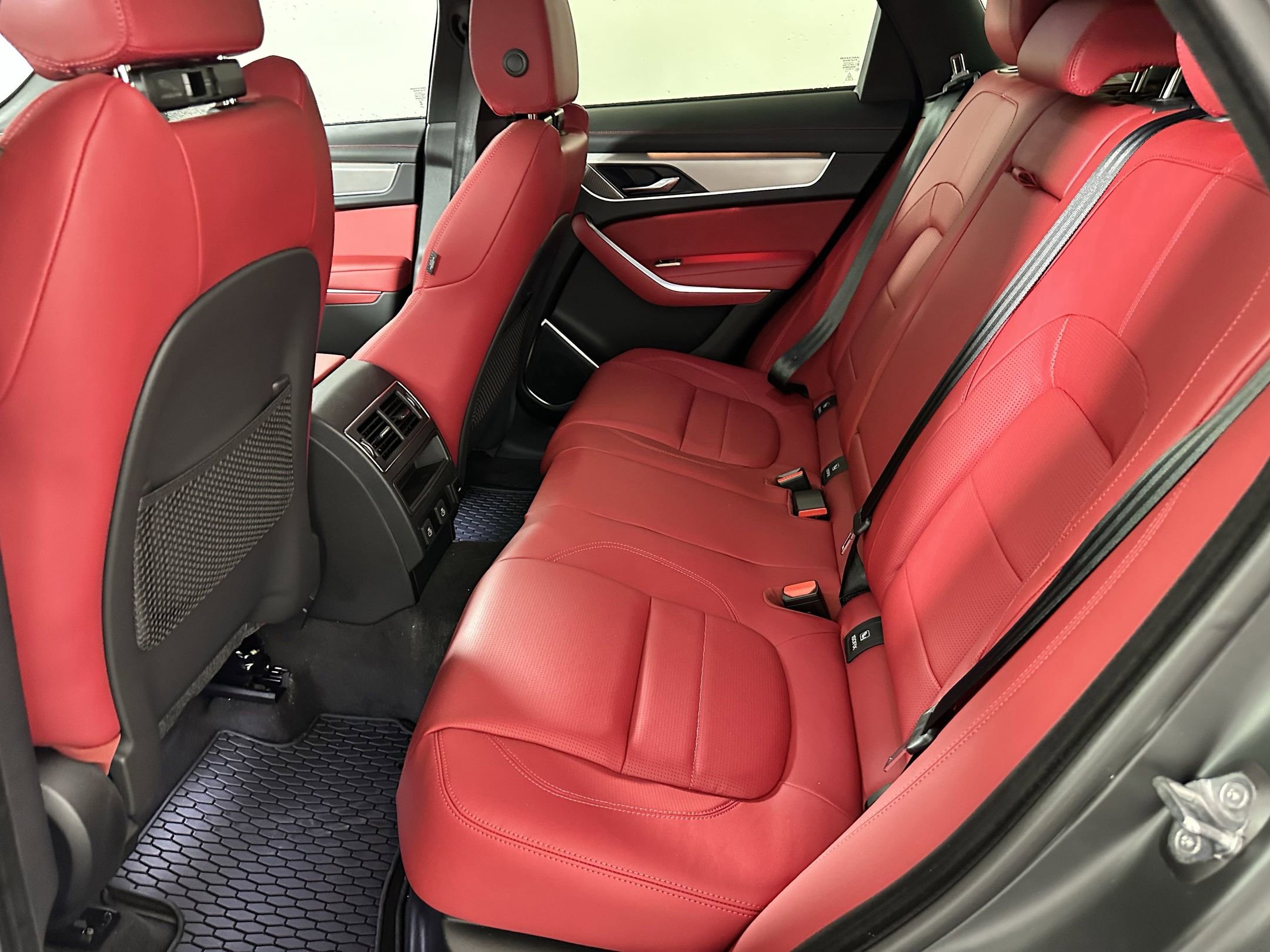 2026 Jaguar F-Pace R-Dynamic S - Photo 11