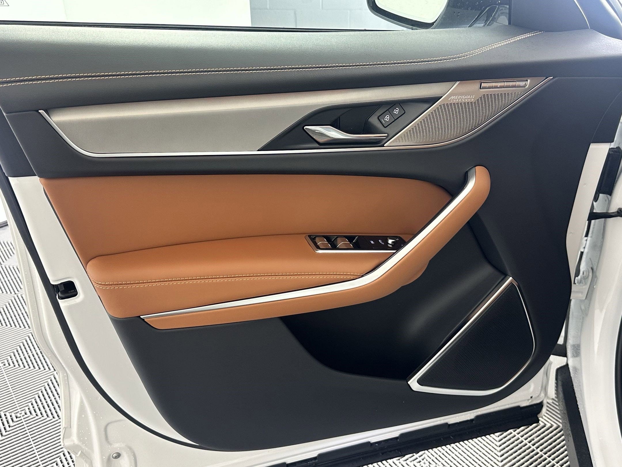 2026 Jaguar F-Pace R-Dynamic S - Photo 10