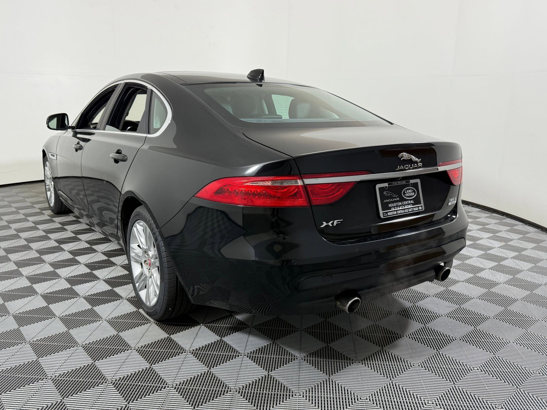 XF 35t Premium Sedan