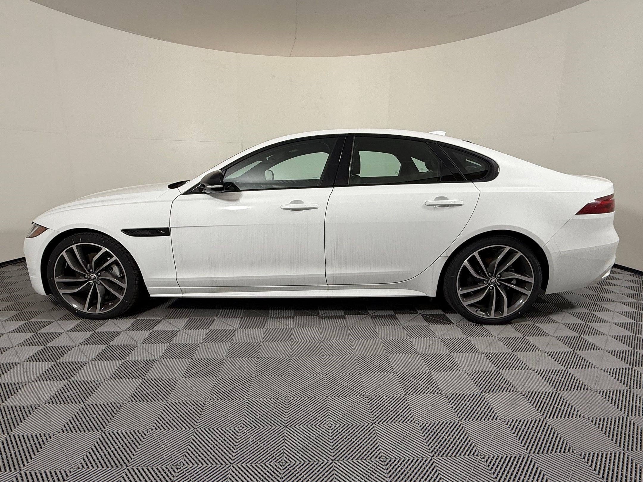 XF R-Dynamic SE Sedan