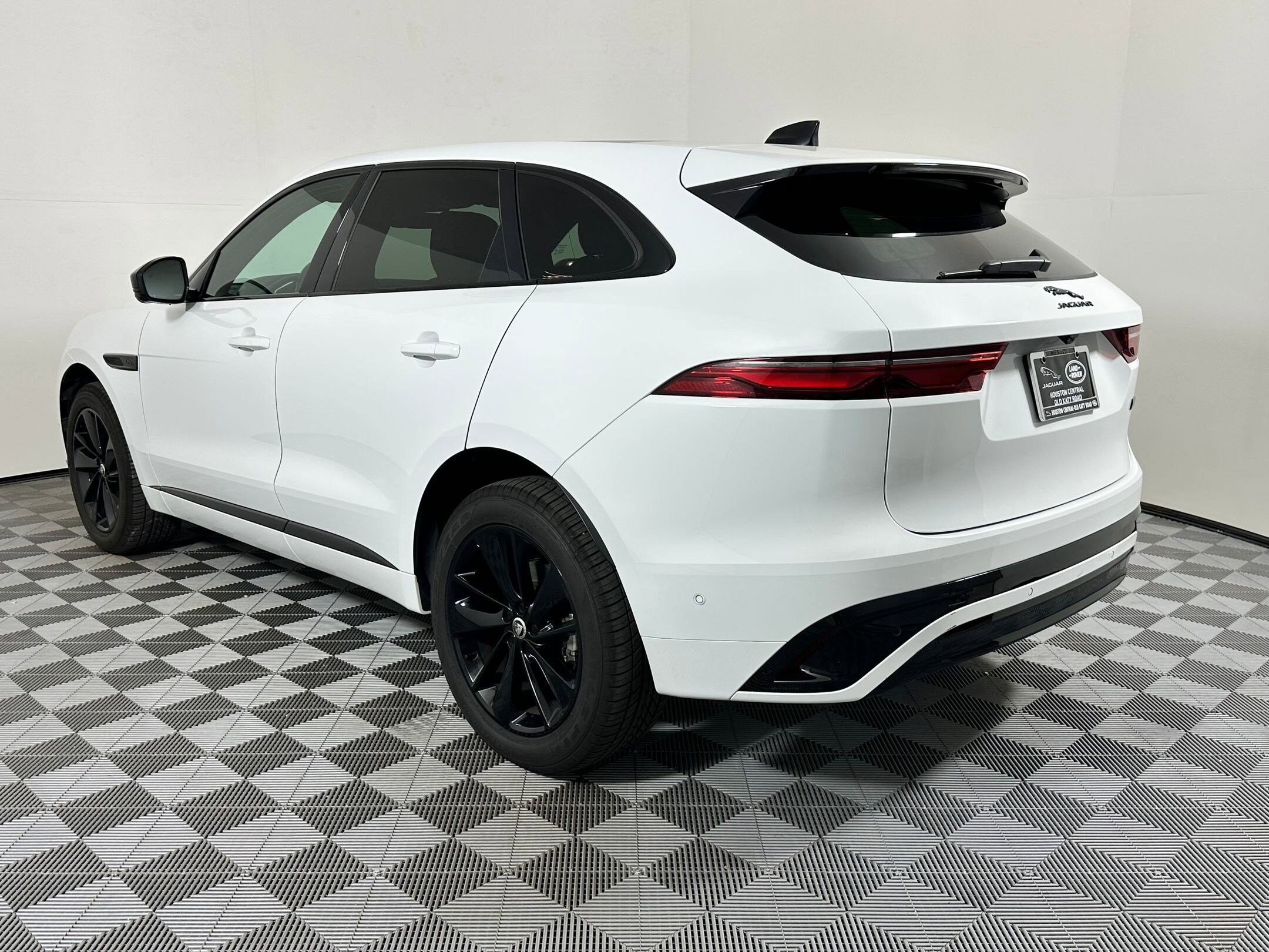 2026 Jaguar F-PACE P250 R-Dynamic S photo 3