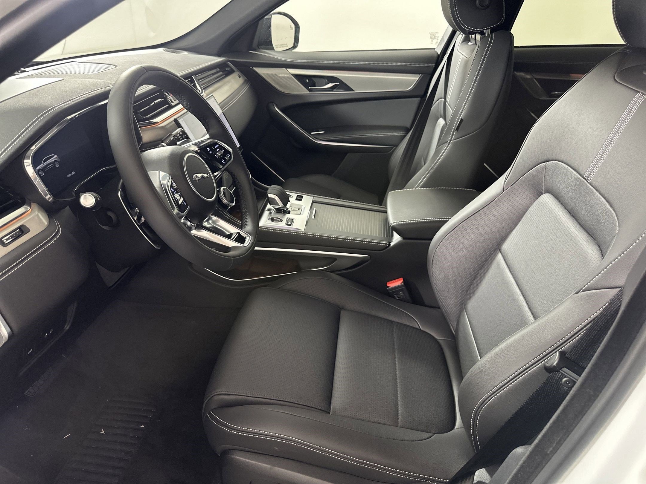 2026 Jaguar F-PACE P250 R-Dynamic S photo 4