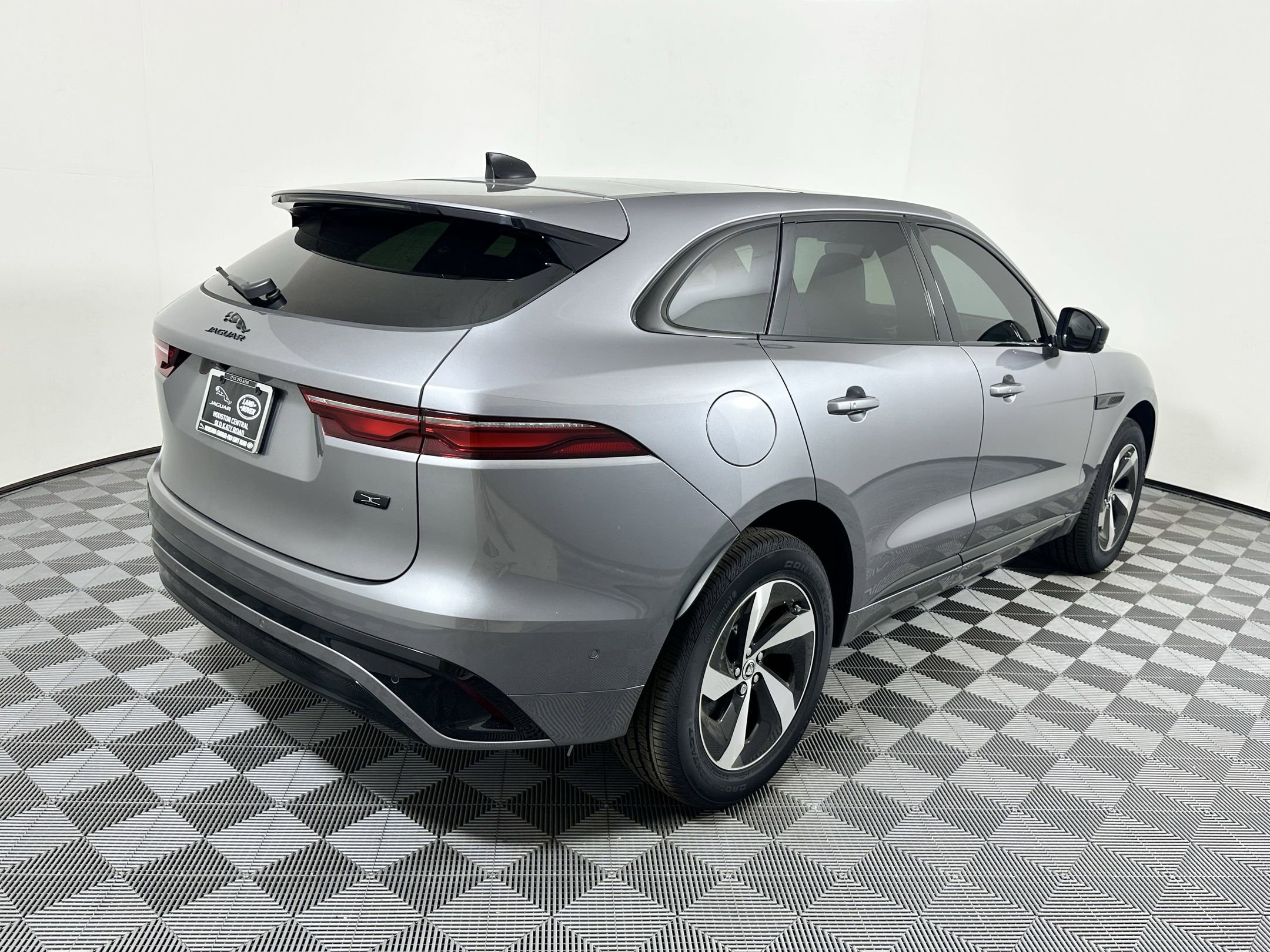 2026 Jaguar F-Pace R-Dynamic S - Photo 7