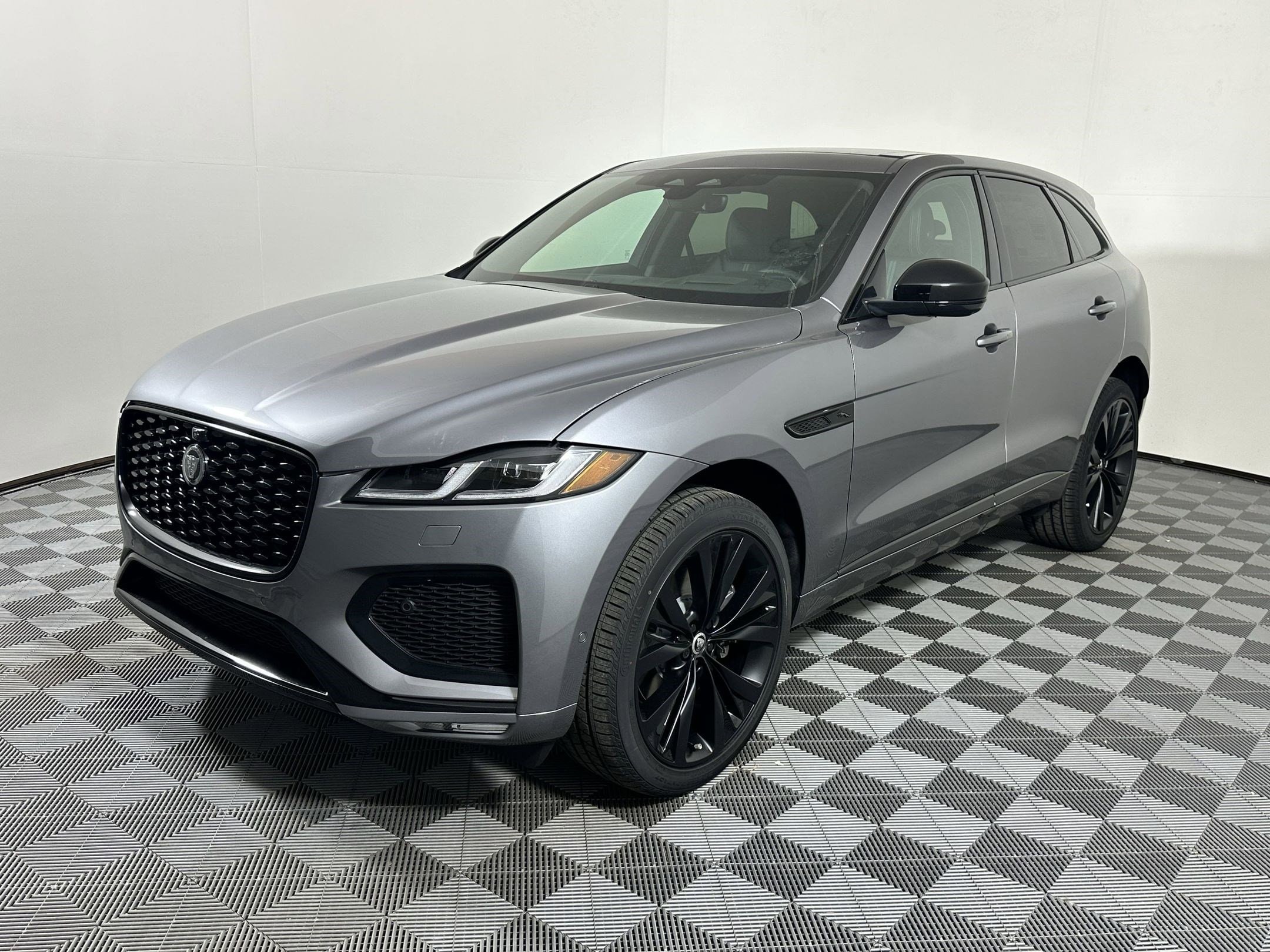 2026 Jaguar F-PACE P250 R-Dynamic S's photo