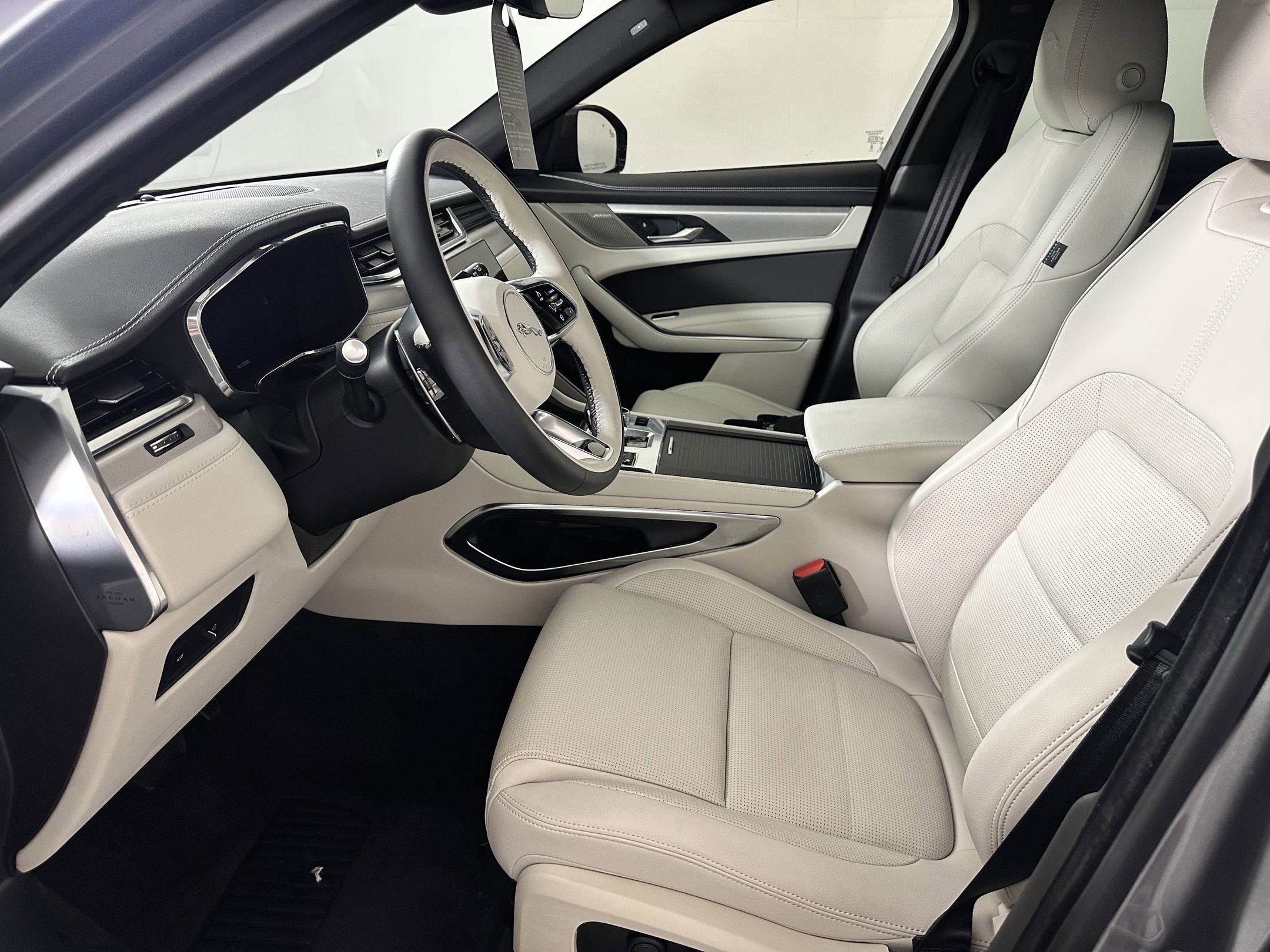 2025 Jaguar F-PACE P250 R-Dynamic S photo 2