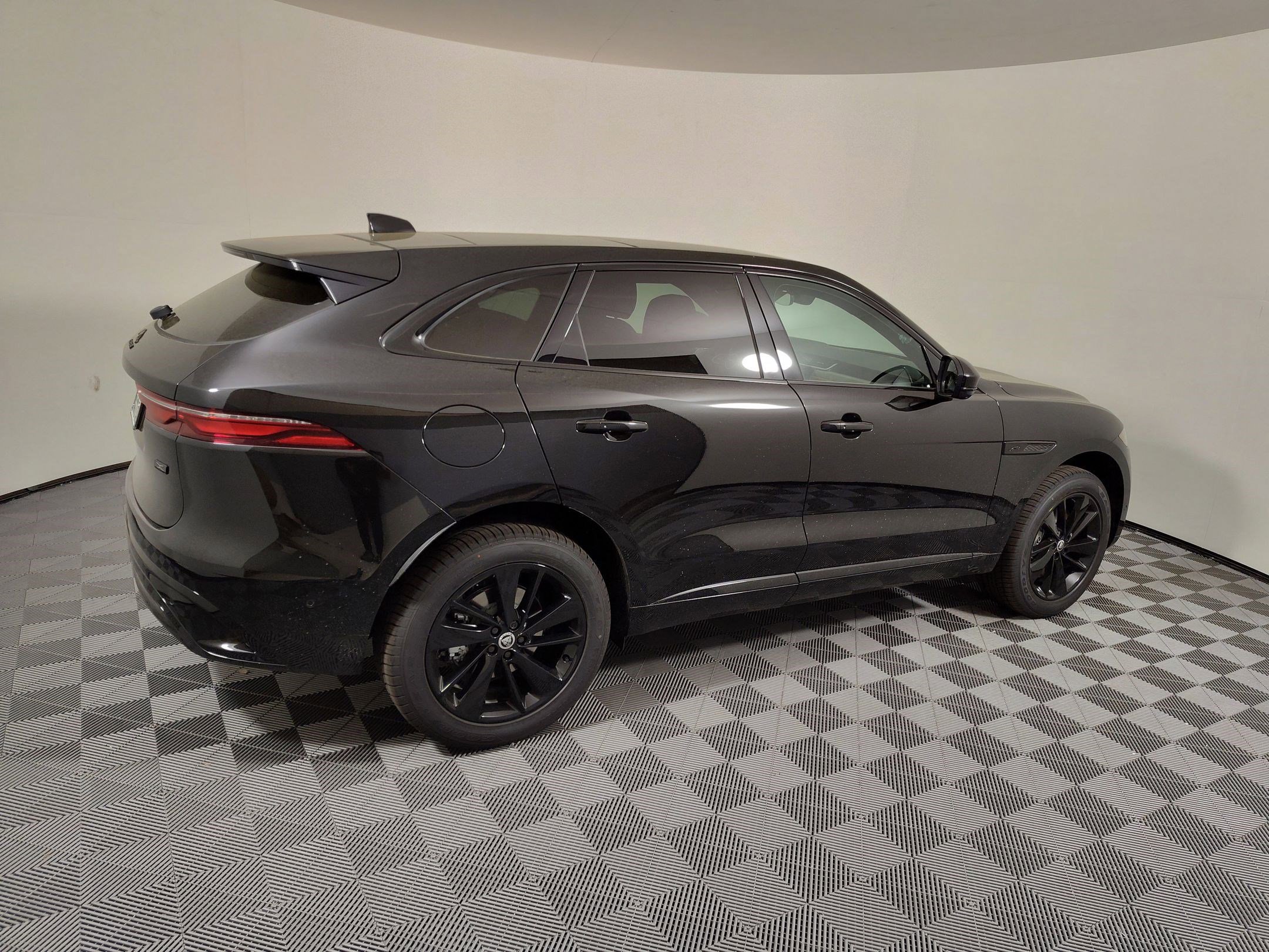 2026 Jaguar F-Pace R-Dynamic S - Photo 21