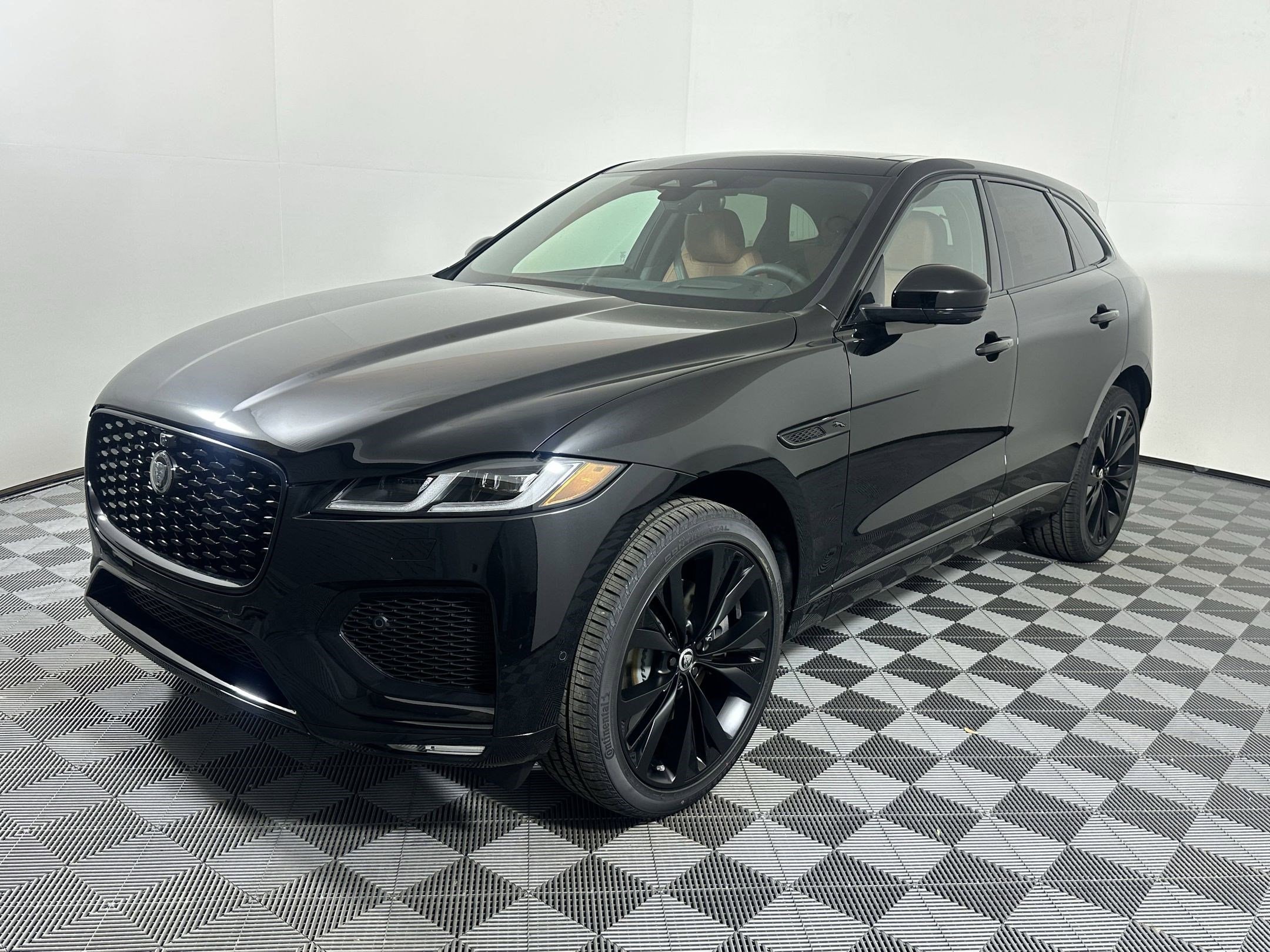 2026 Jaguar F-PACE P400 R-Dynamic S's photo