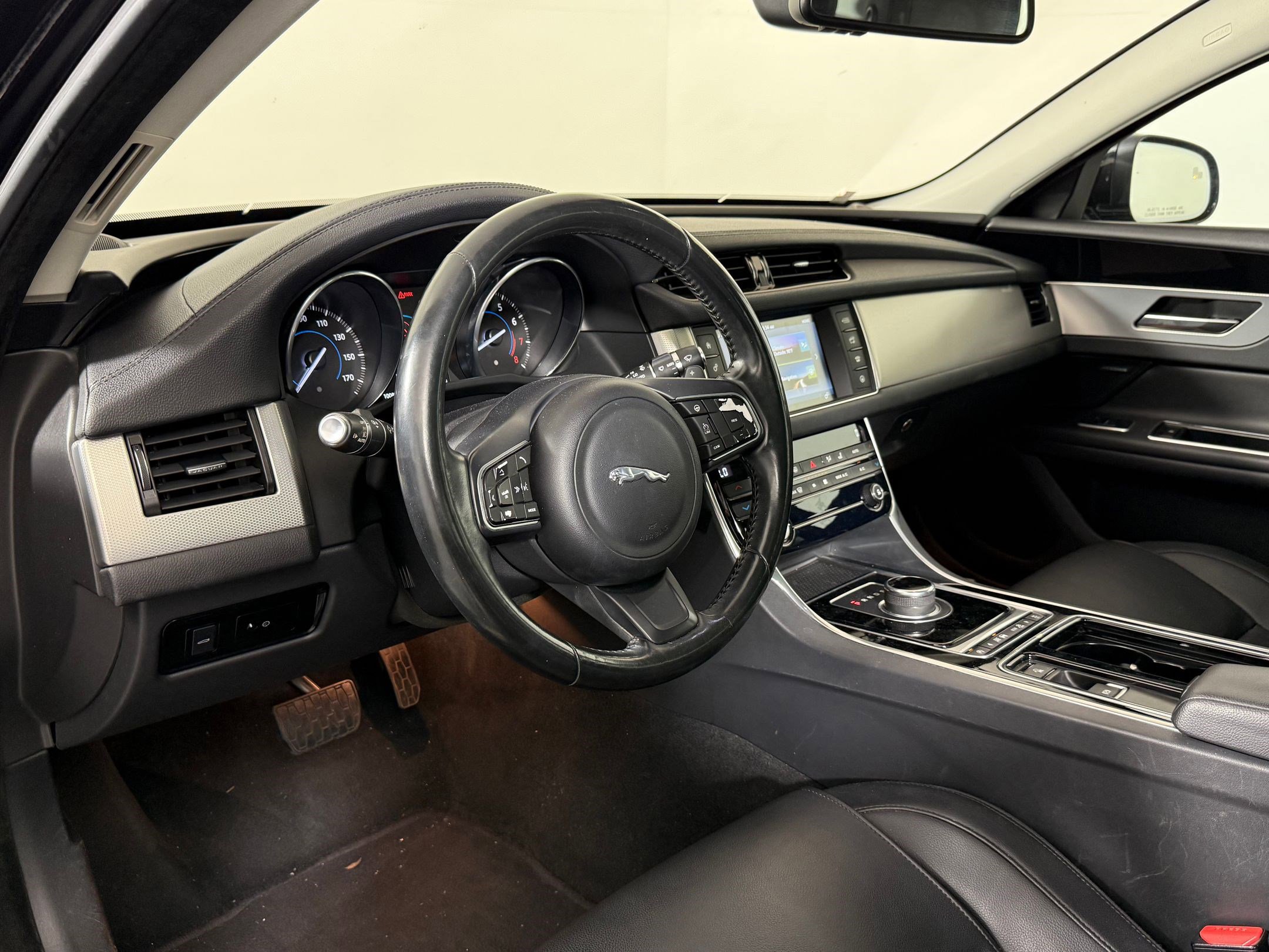XF 35t Premium Sedan