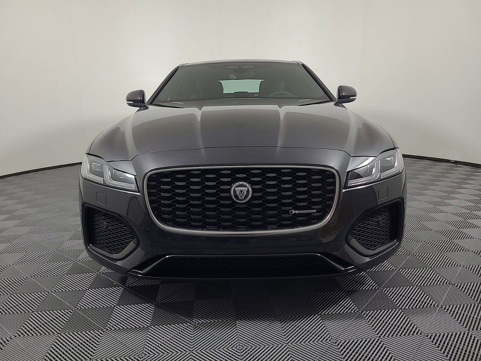 2024 Jaguar XF R-Dynamic SE photo 2