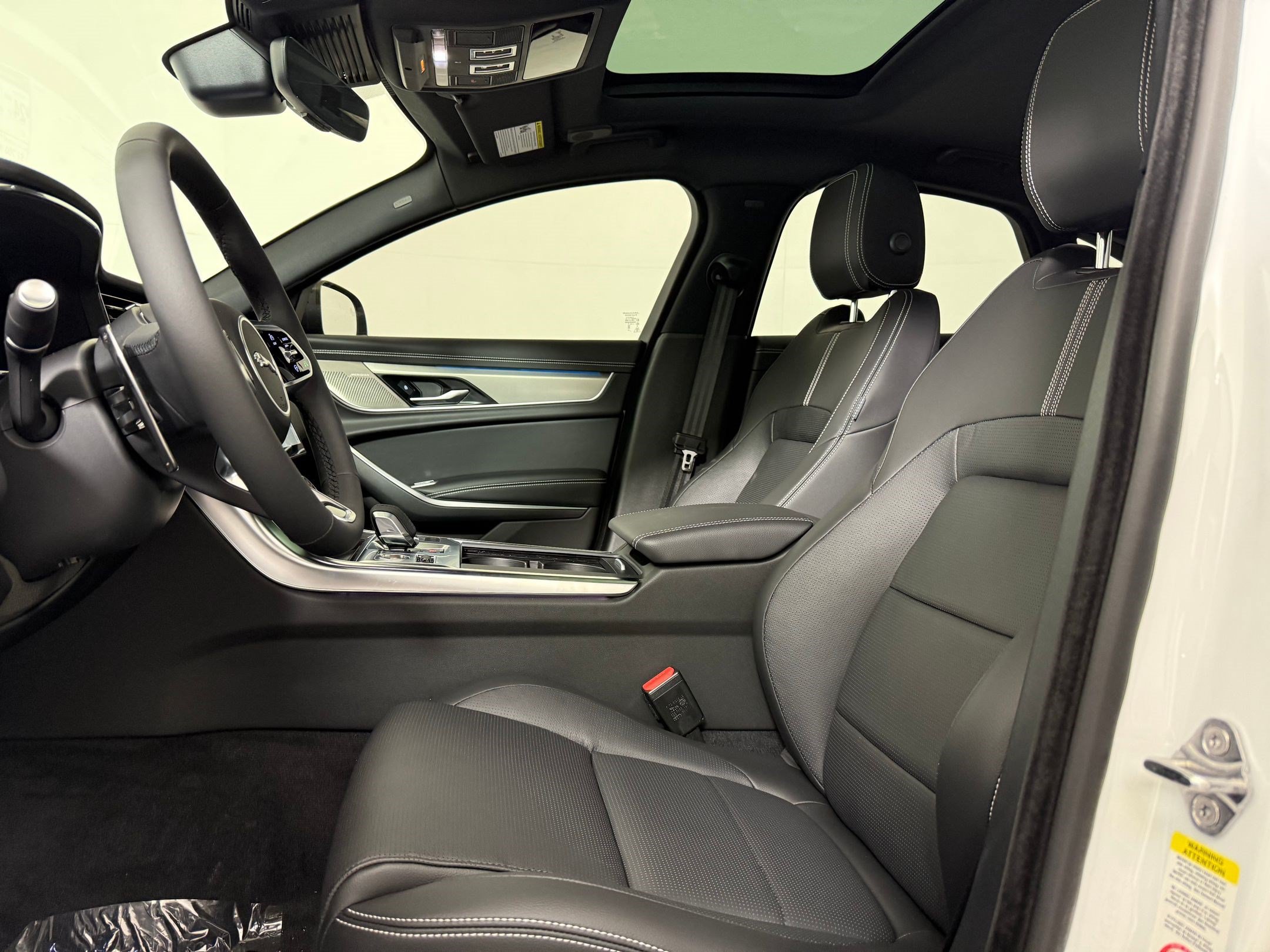 XF R-Dynamic SE Sedan