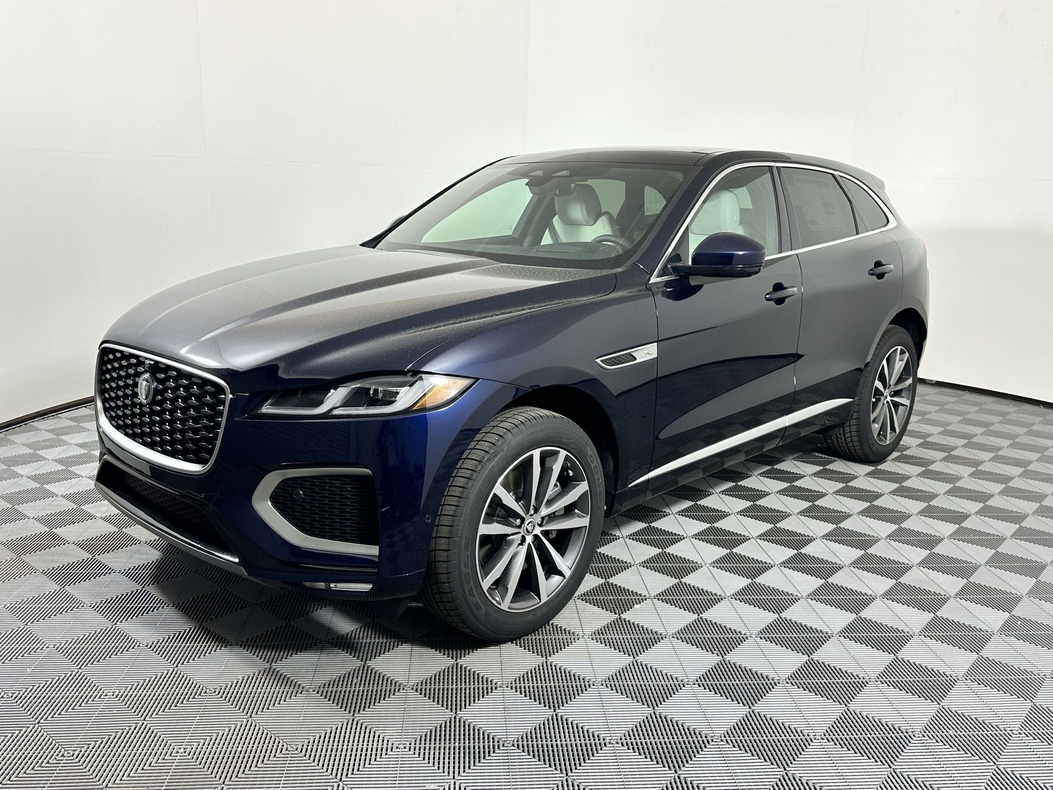 2026 Jaguar F-PACE P250 R-Dynamic S's photo