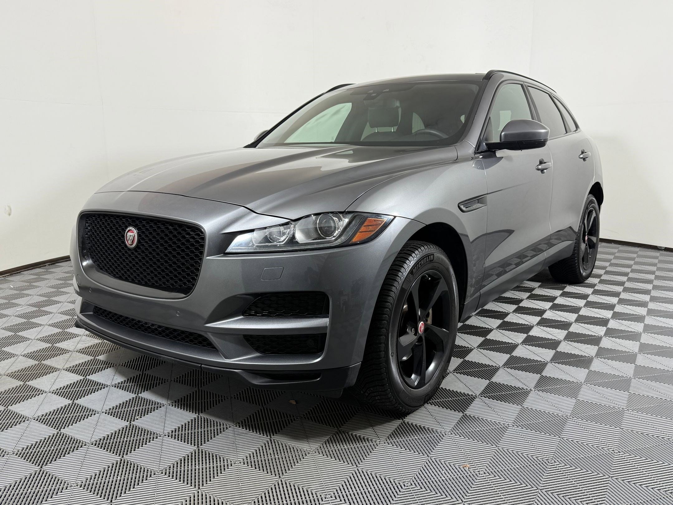 2018 Jaguar F-PACE 25t Premium AWD's photo