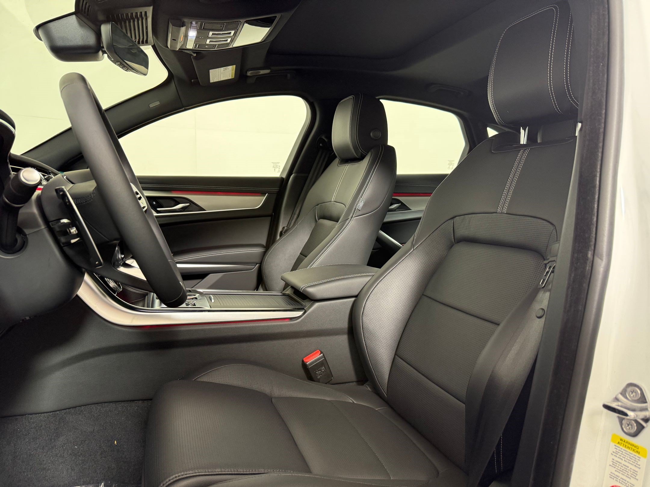 XF R-Dynamic SE Sedan