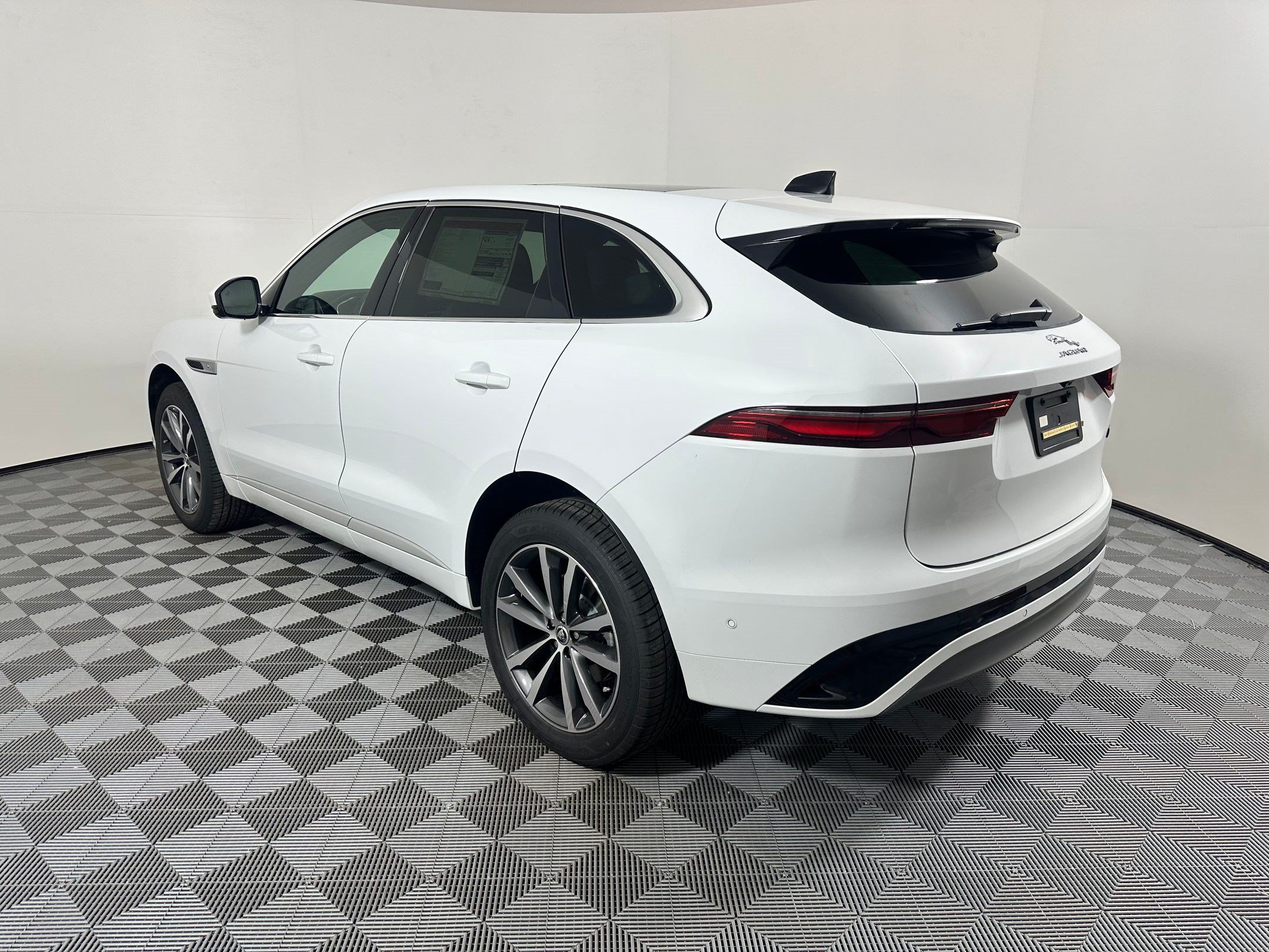 F-PACE R-Dynamic S SUV