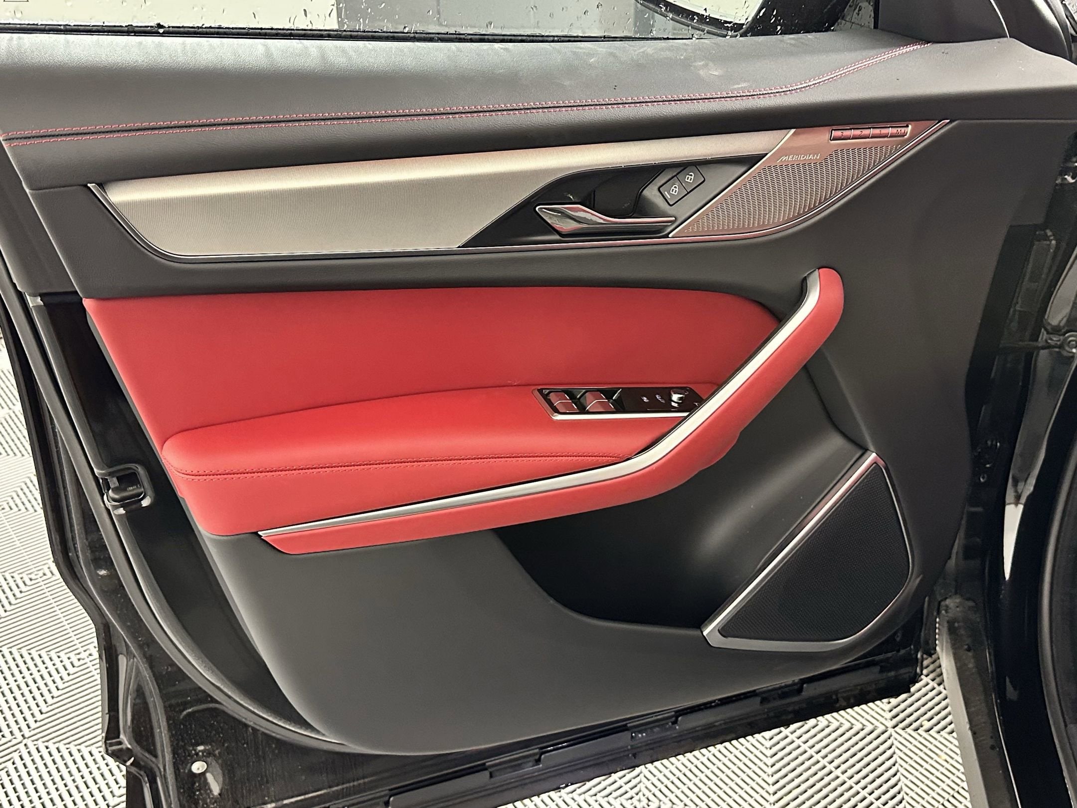 2026 Jaguar F-Pace R-Dynamic S - Photo 10
