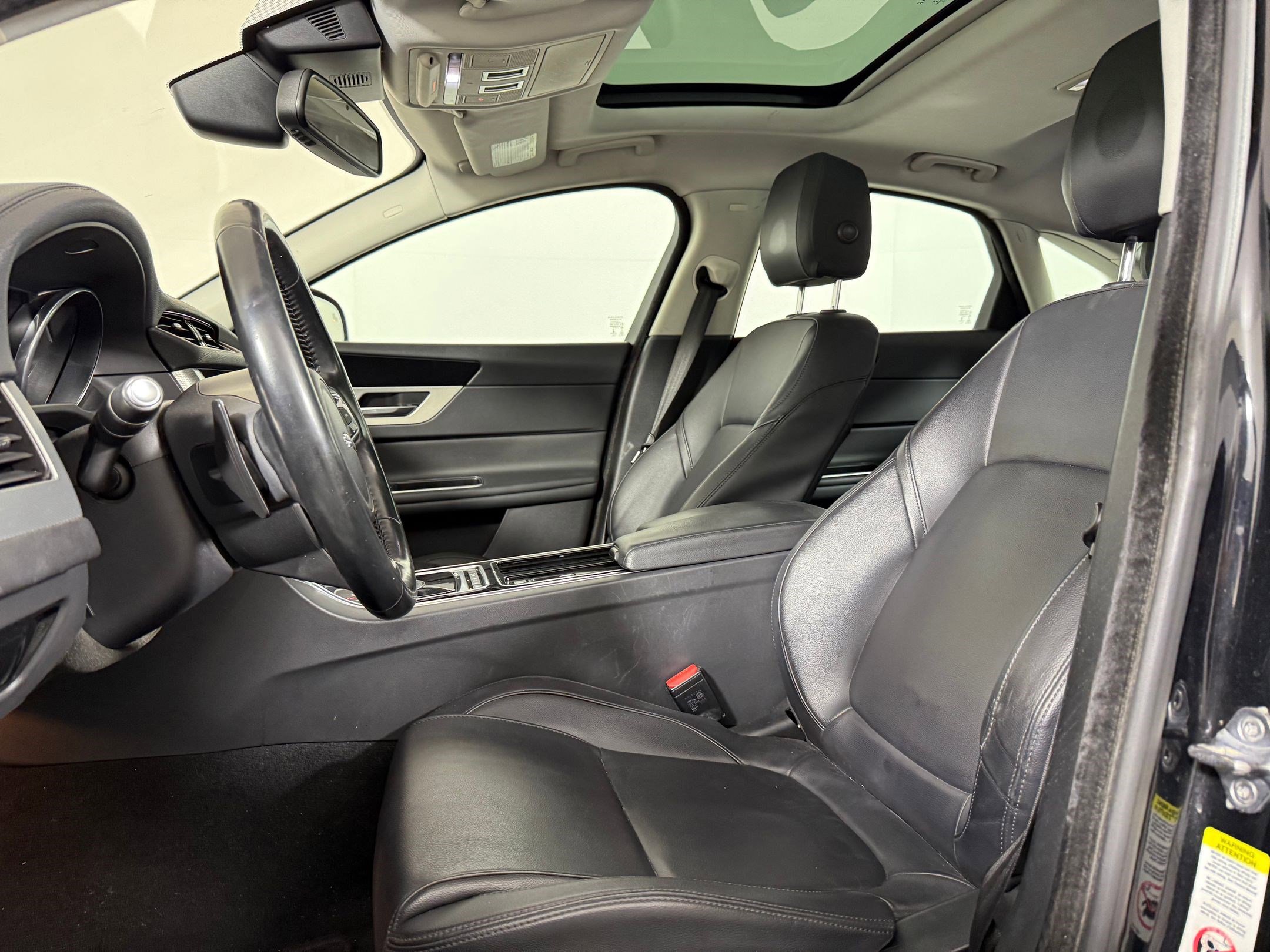 XF 35t Premium Sedan