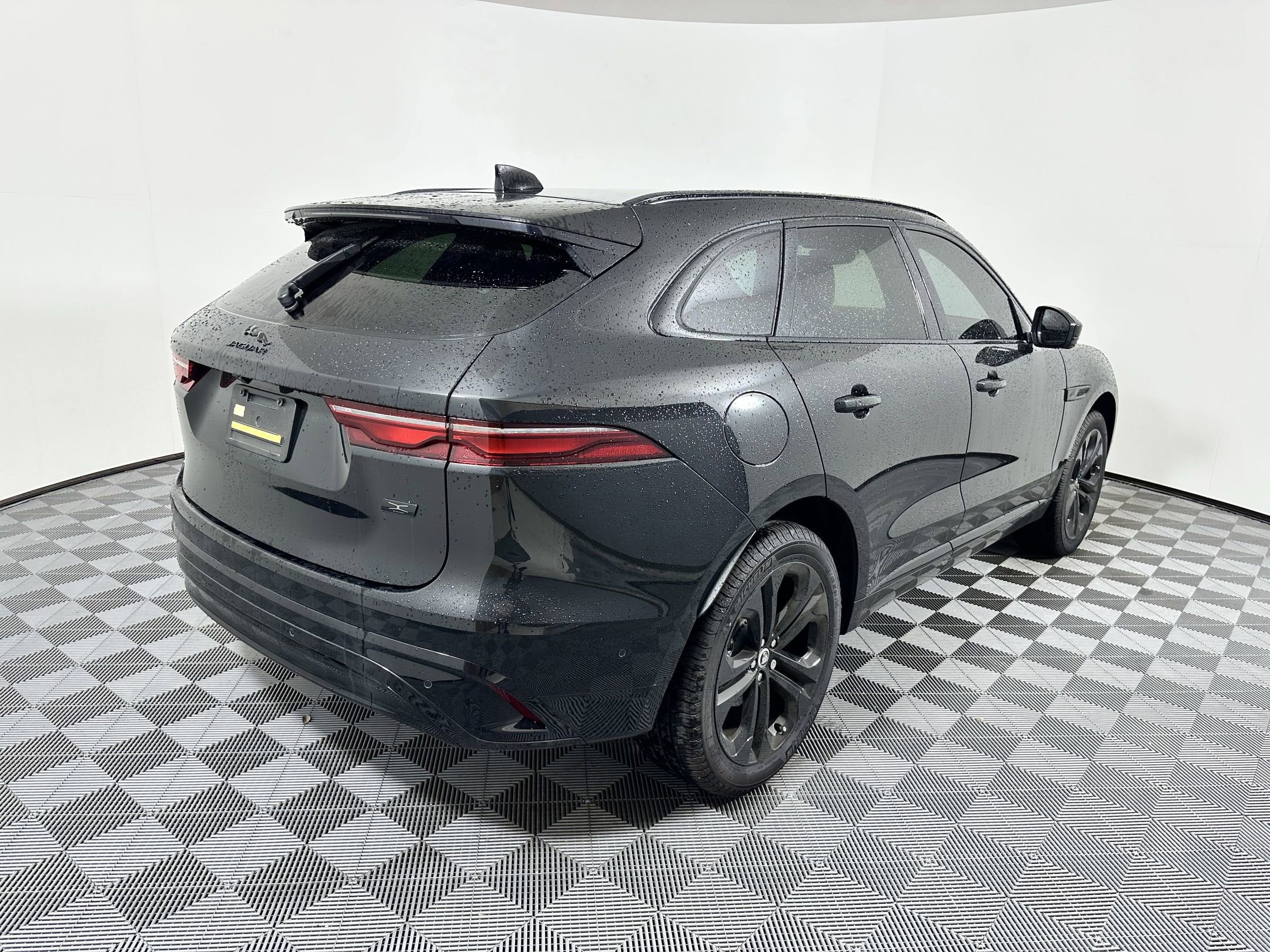 2026 Jaguar F-Pace R-Dynamic S - Photo 7