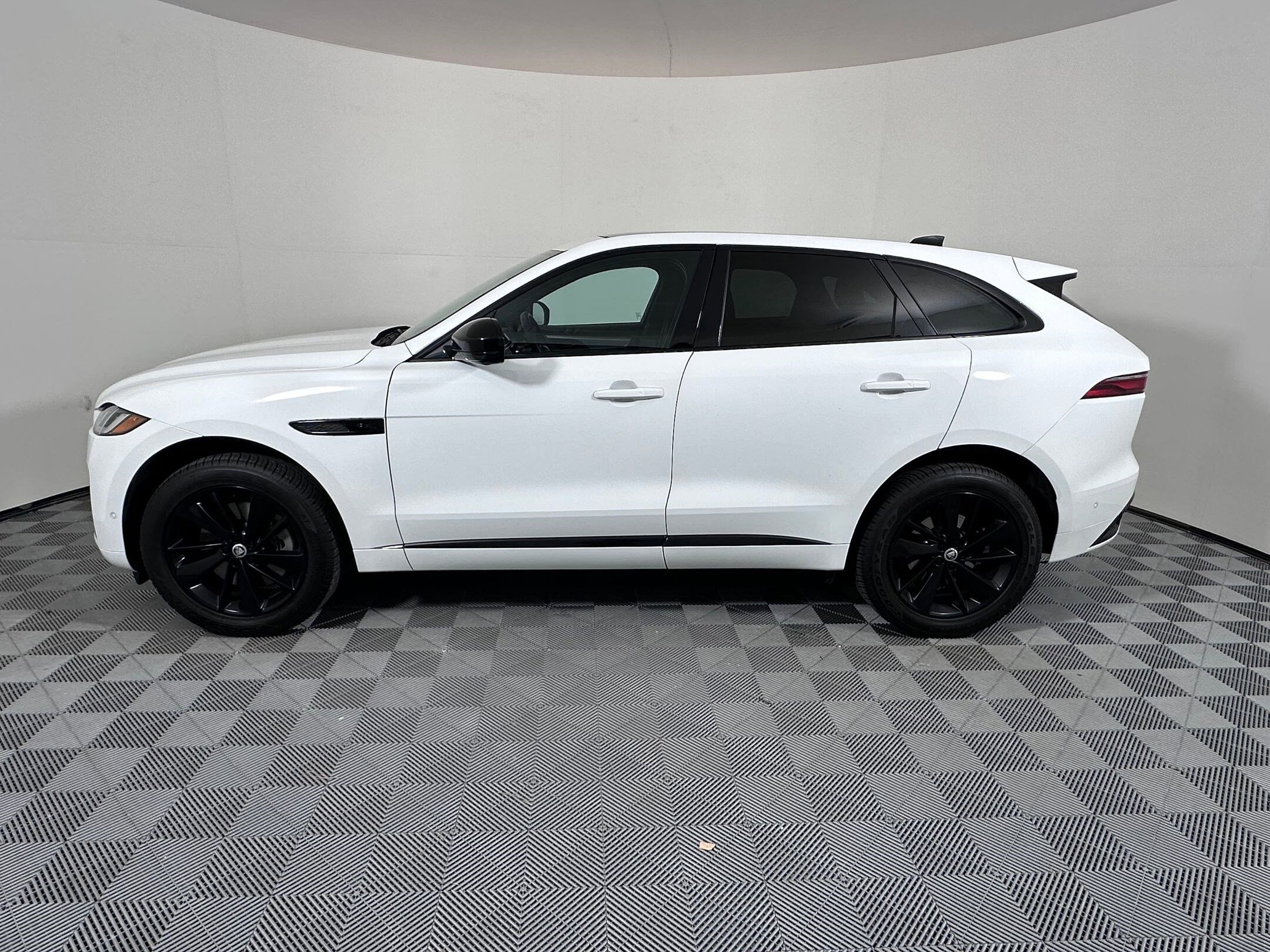 2026 Jaguar F-PACE P250 R-Dynamic S photo 2