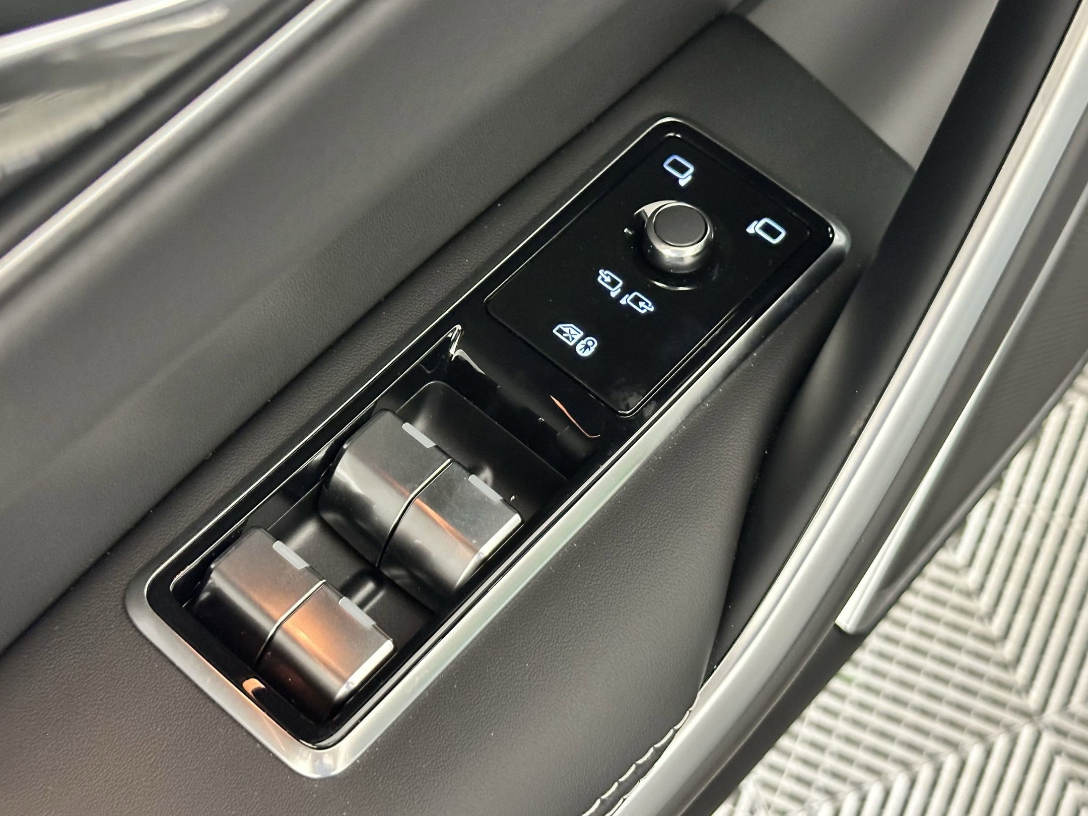 2026 Jaguar F-Pace R-Dynamic S - Photo 21