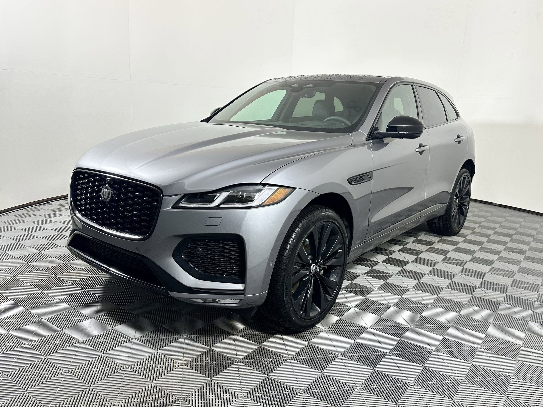 2026 Jaguar F-PACE P250 R-Dynamic S's photo