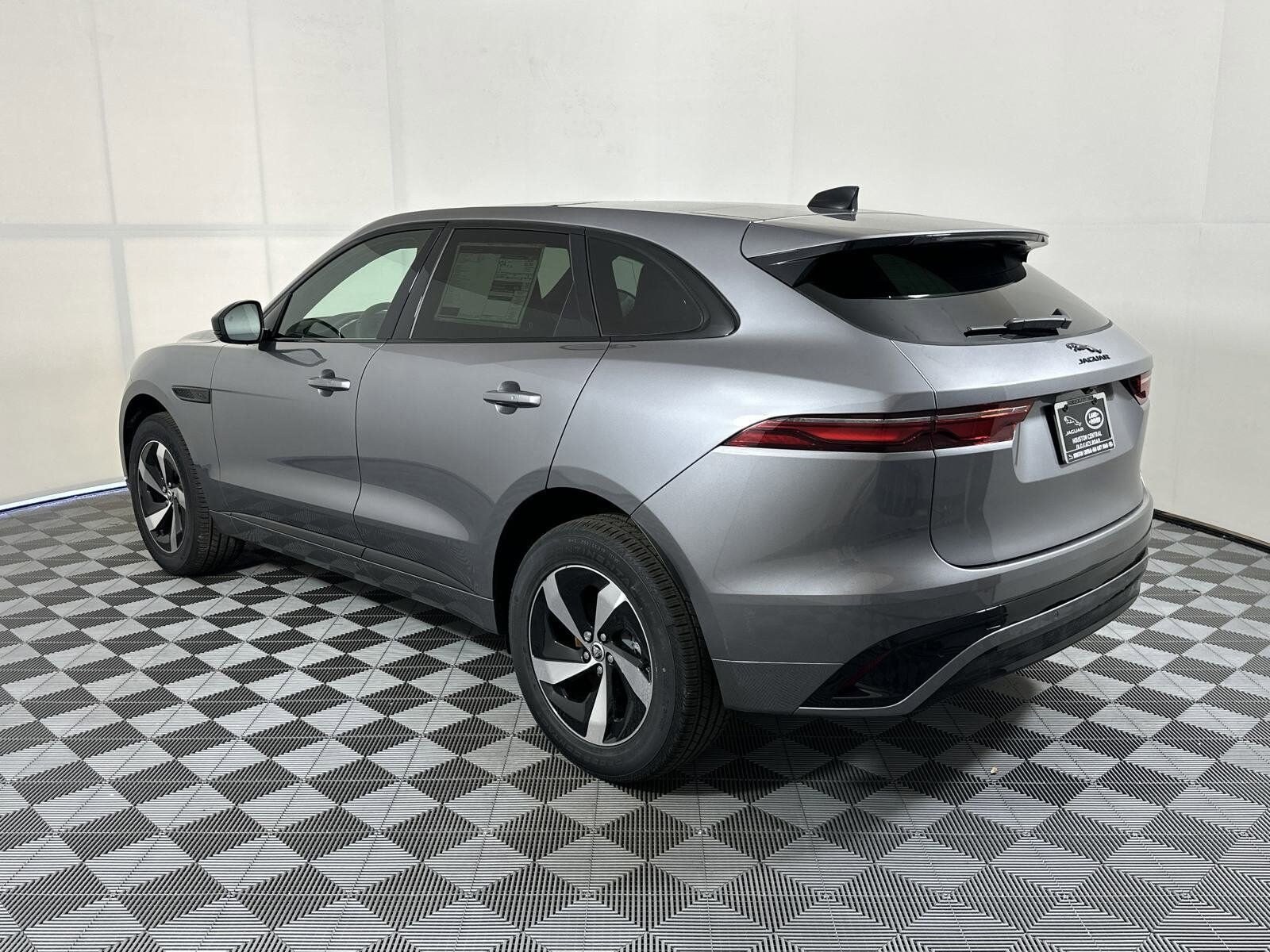 2025 Jaguar F-PACE R-Dynamic S photo 2