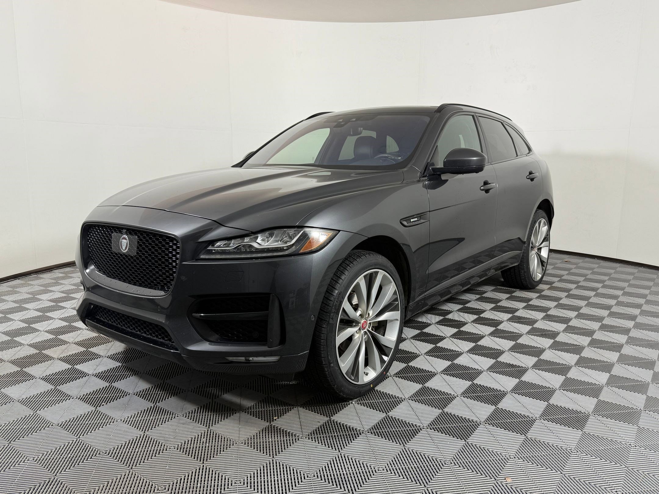 2019 Jaguar F-Pace R-Sport